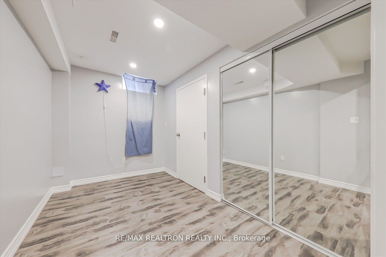 635 Beckworth Square Bsmt Property Photo 17