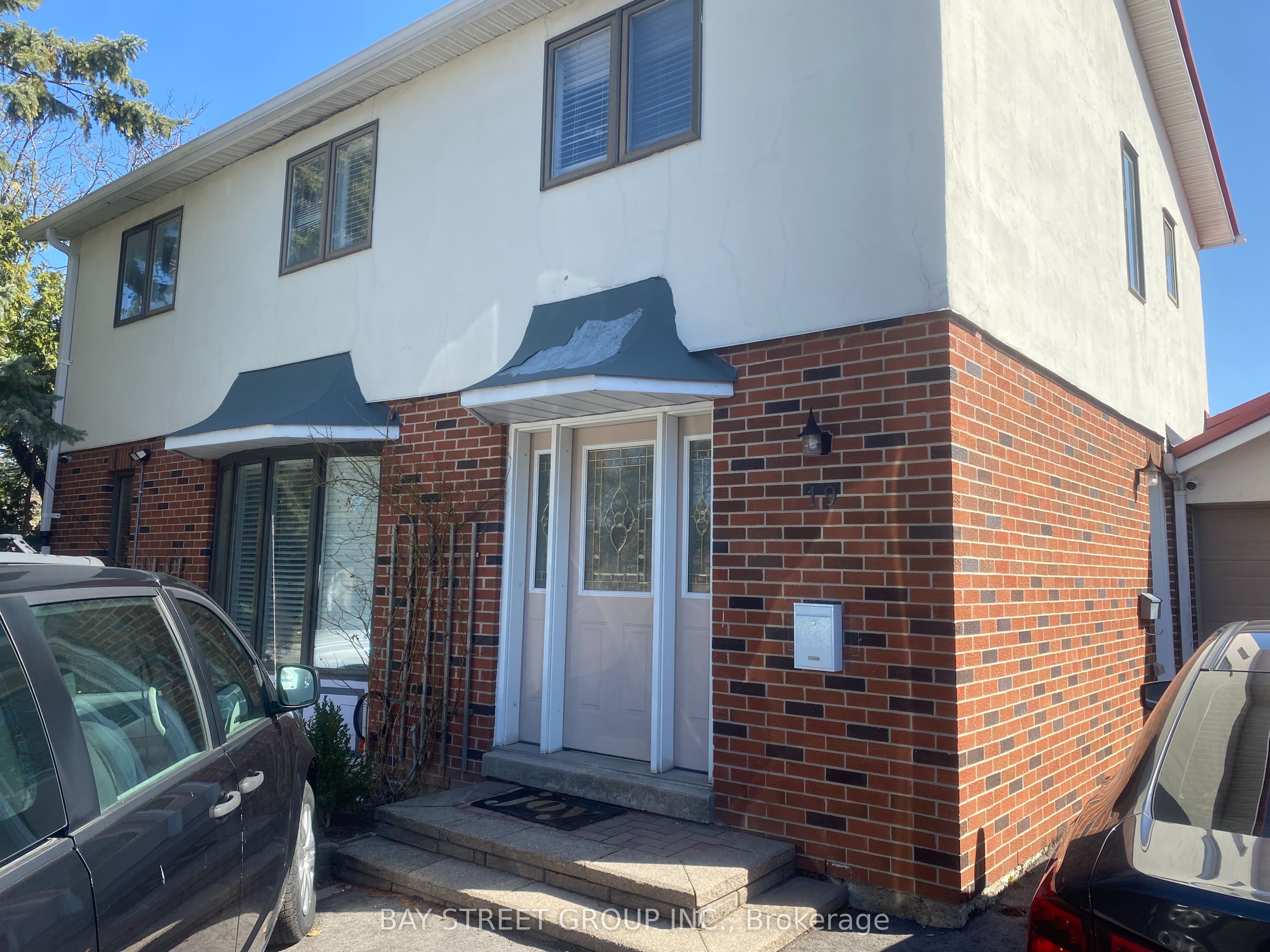 19 Dunsfold Drive 3 Property Photo 1