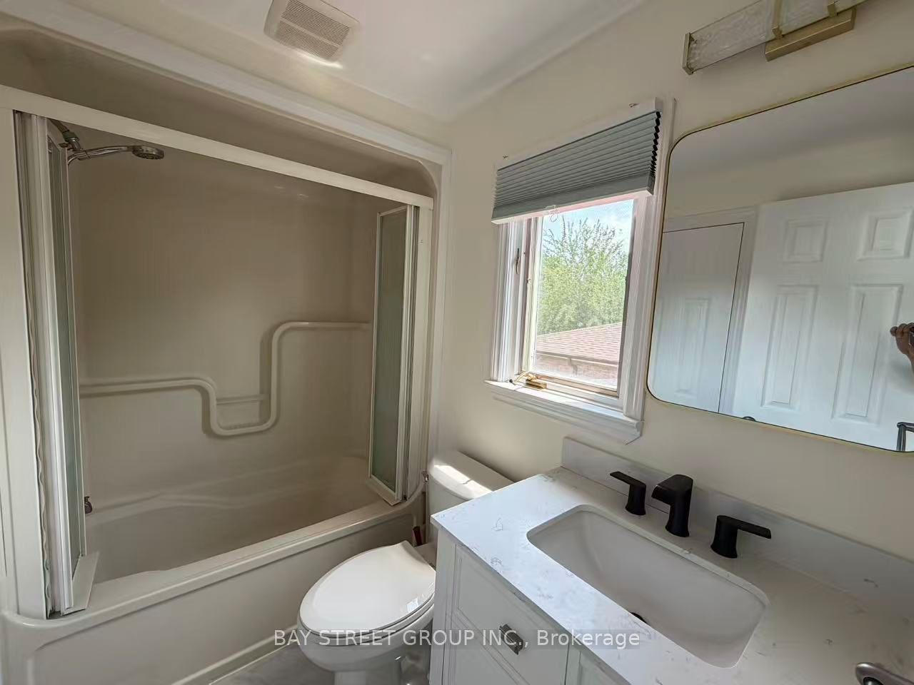 19 Dunsfold Drive 3 Property Photo 4