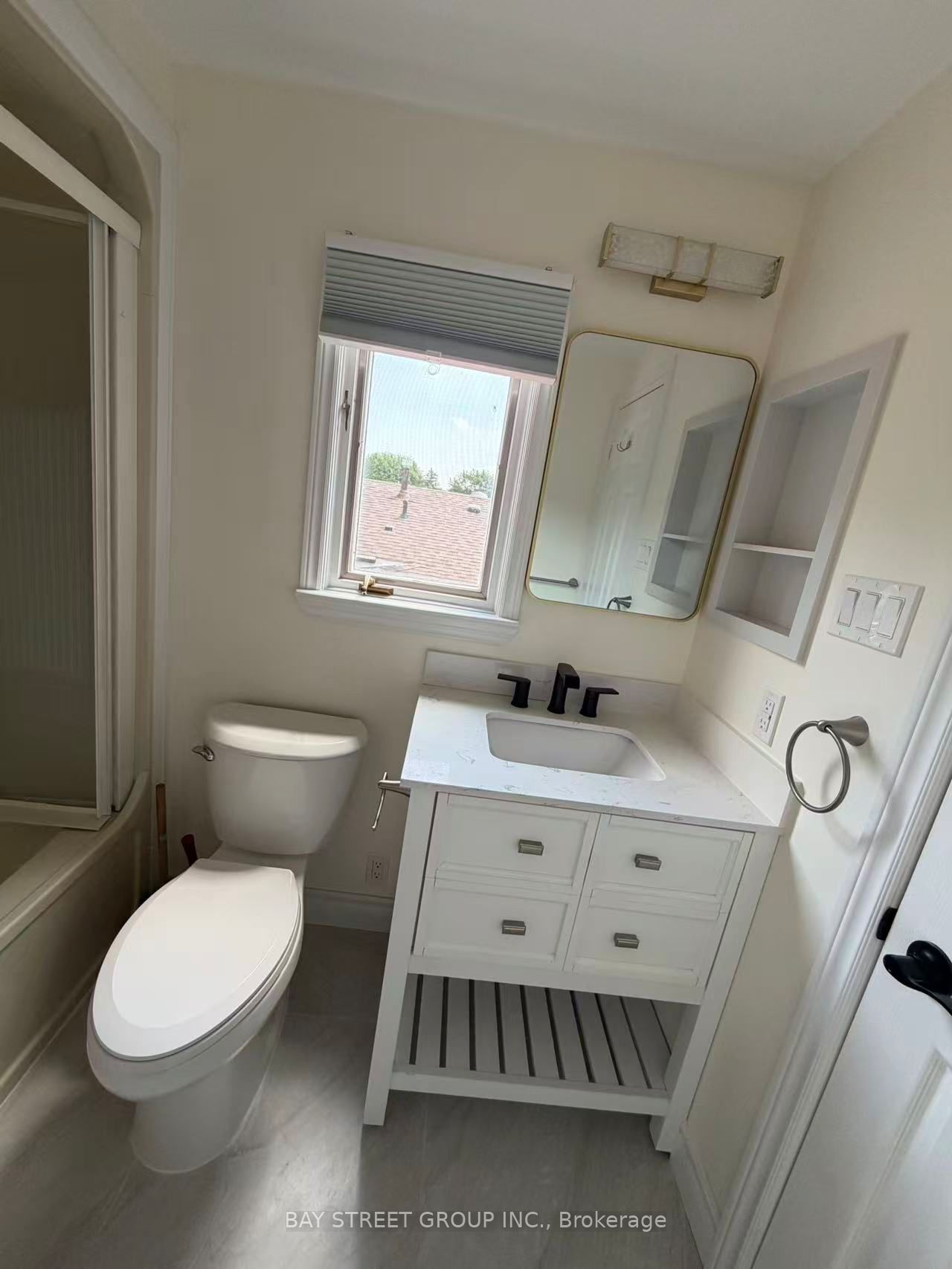 19 Dunsfold Drive 3 Property Photo 5
