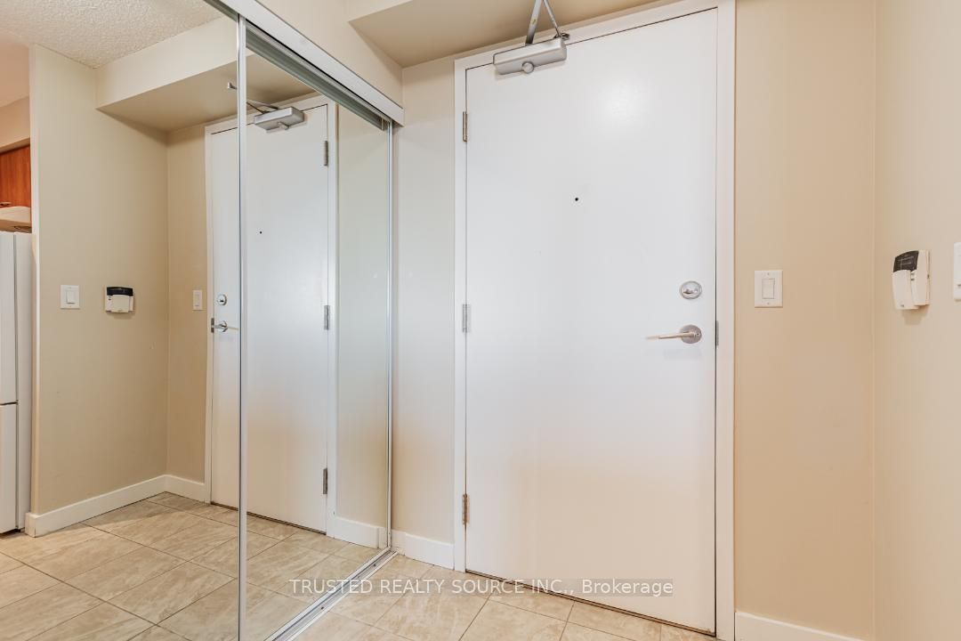 38 Lee Centre Drive 906 Property Photo 3