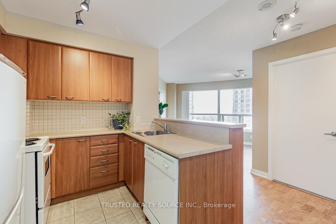 38 Lee Centre Drive 906 Property Photo 4