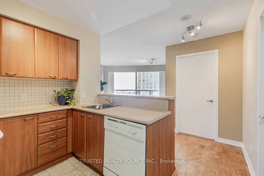 38 Lee Centre Drive 906 Property Photo 5