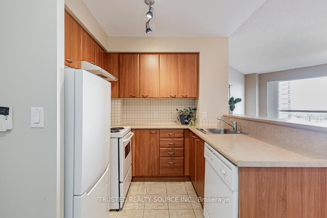 38 Lee Centre Drive 906 Property Photo 6