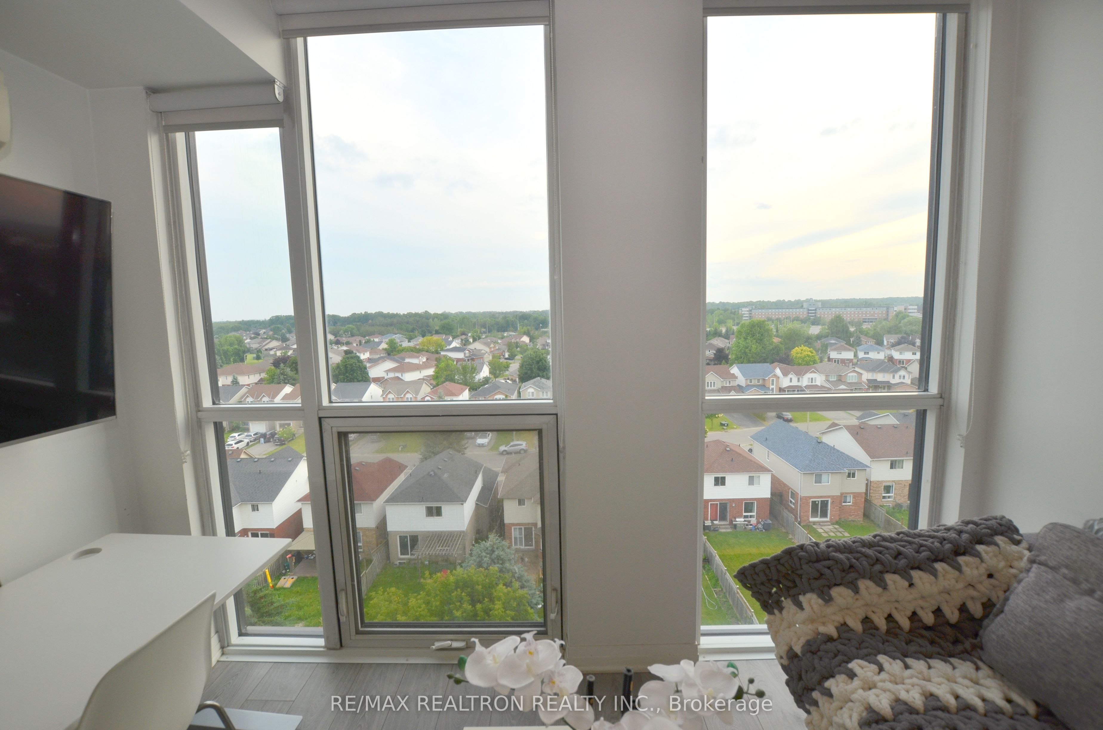 1900 Simcoe Street N 716 Property Photo 25