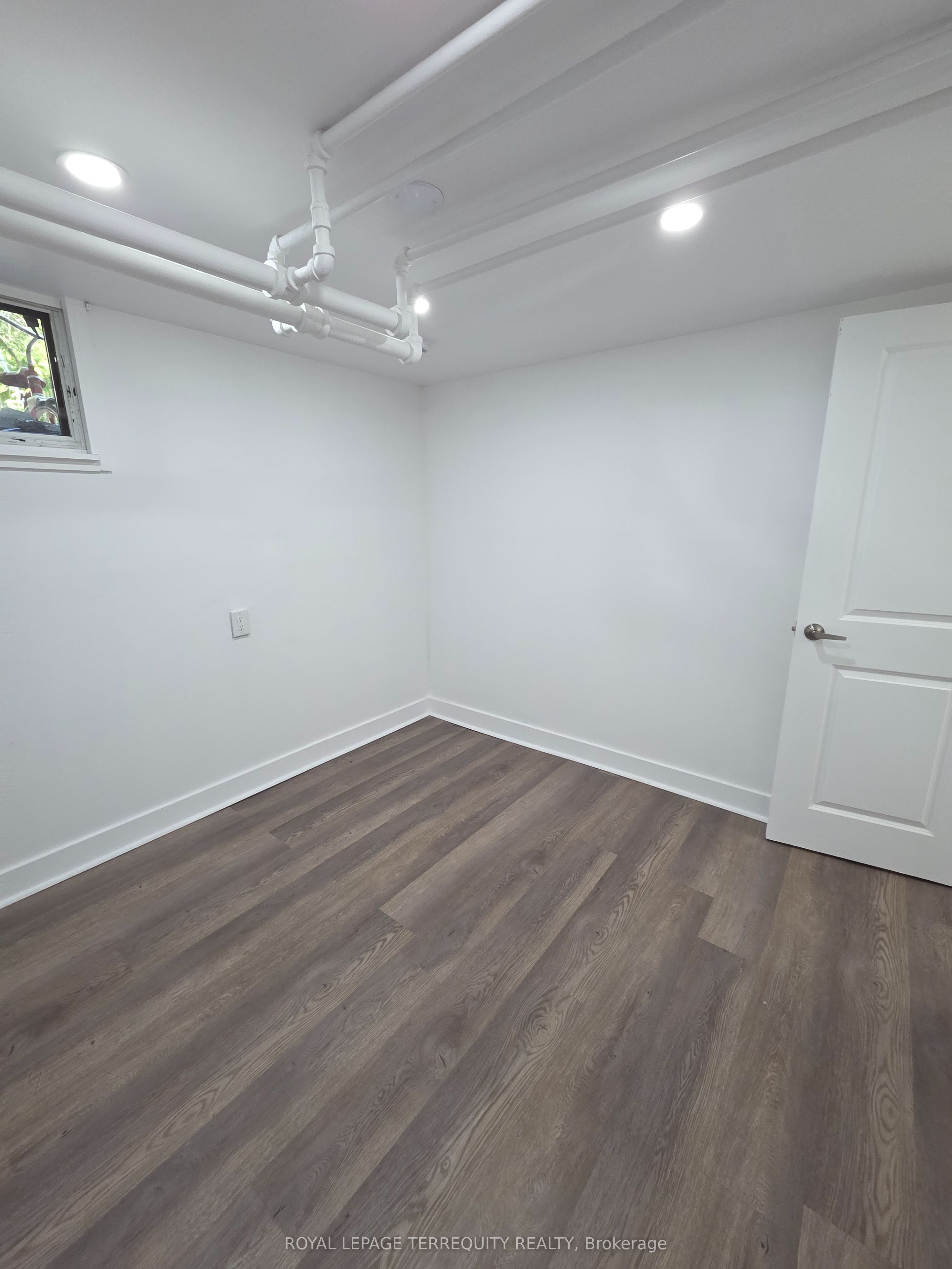 214 Clonmore Drive Property Photo 9