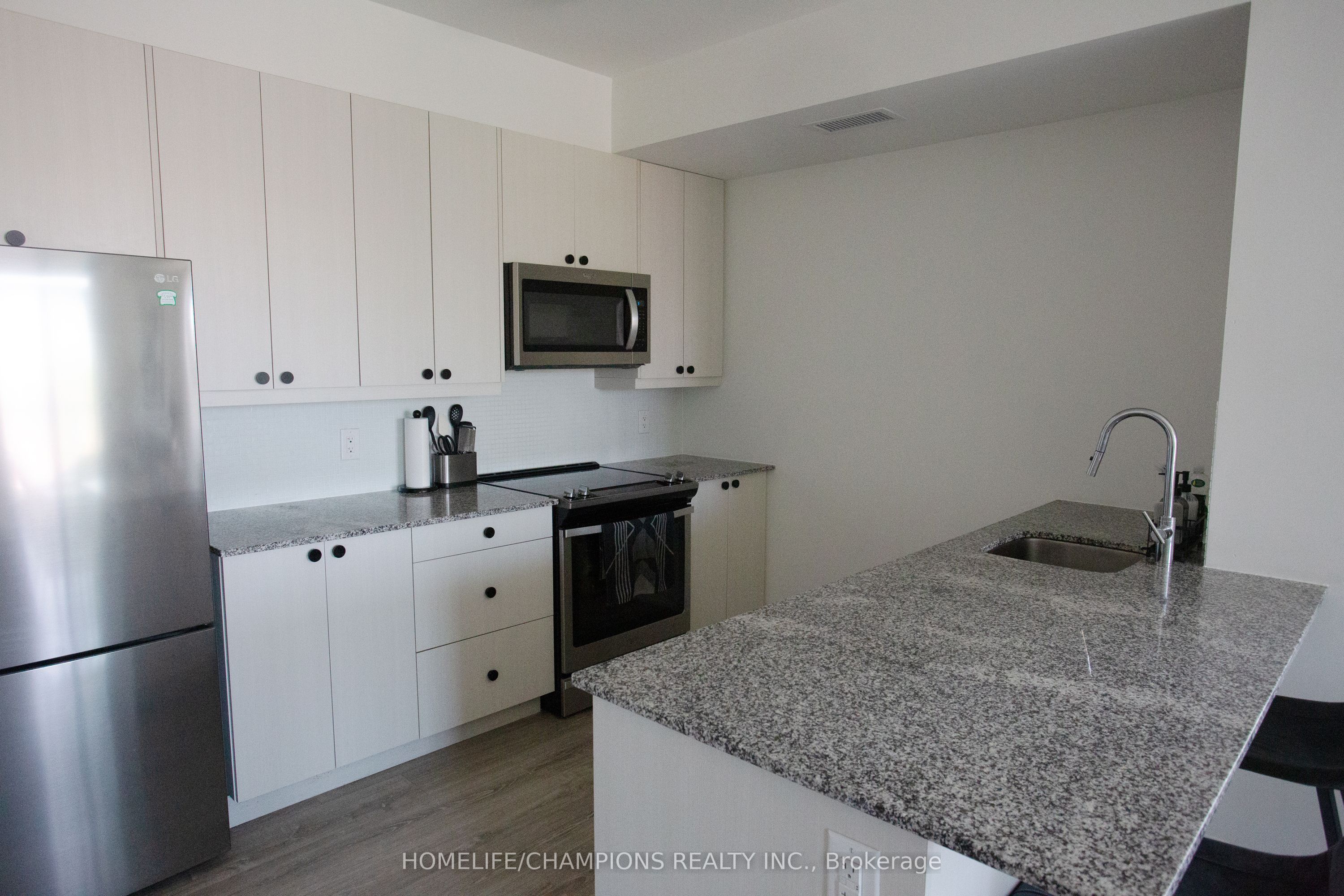 3655 Kingston Road 610 Property Photo 9