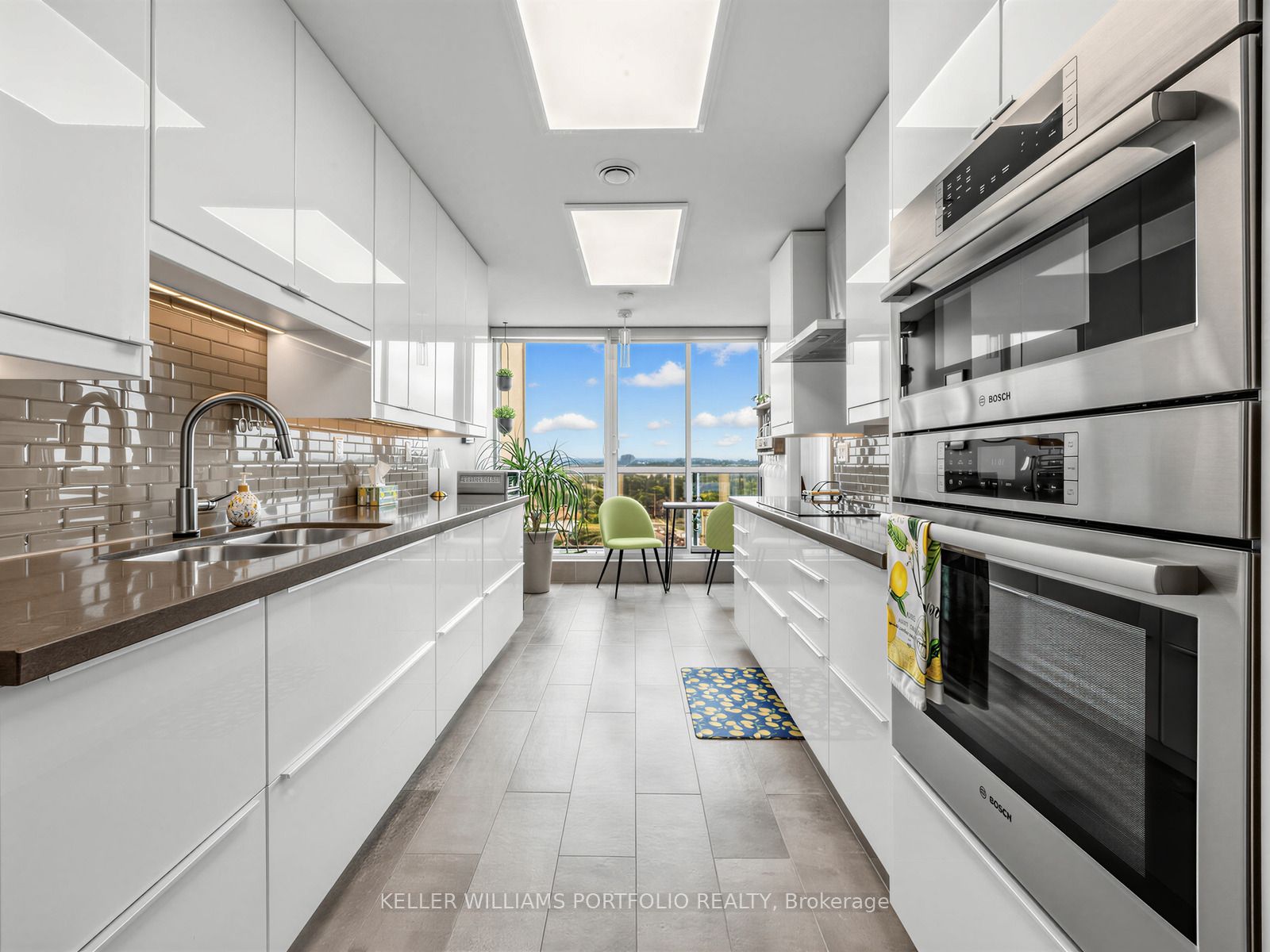 2 Westney Road N Ph208 Property Photo 10