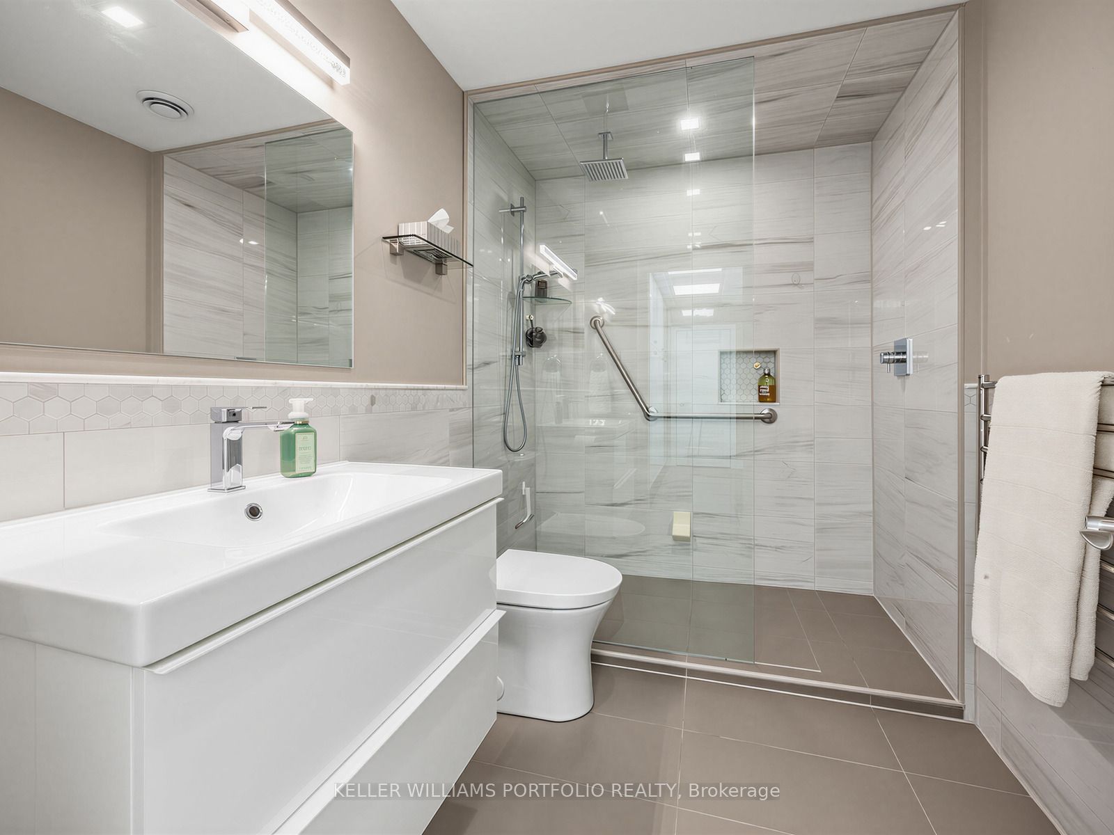 2 Westney Road N Ph208 Property Photo 21