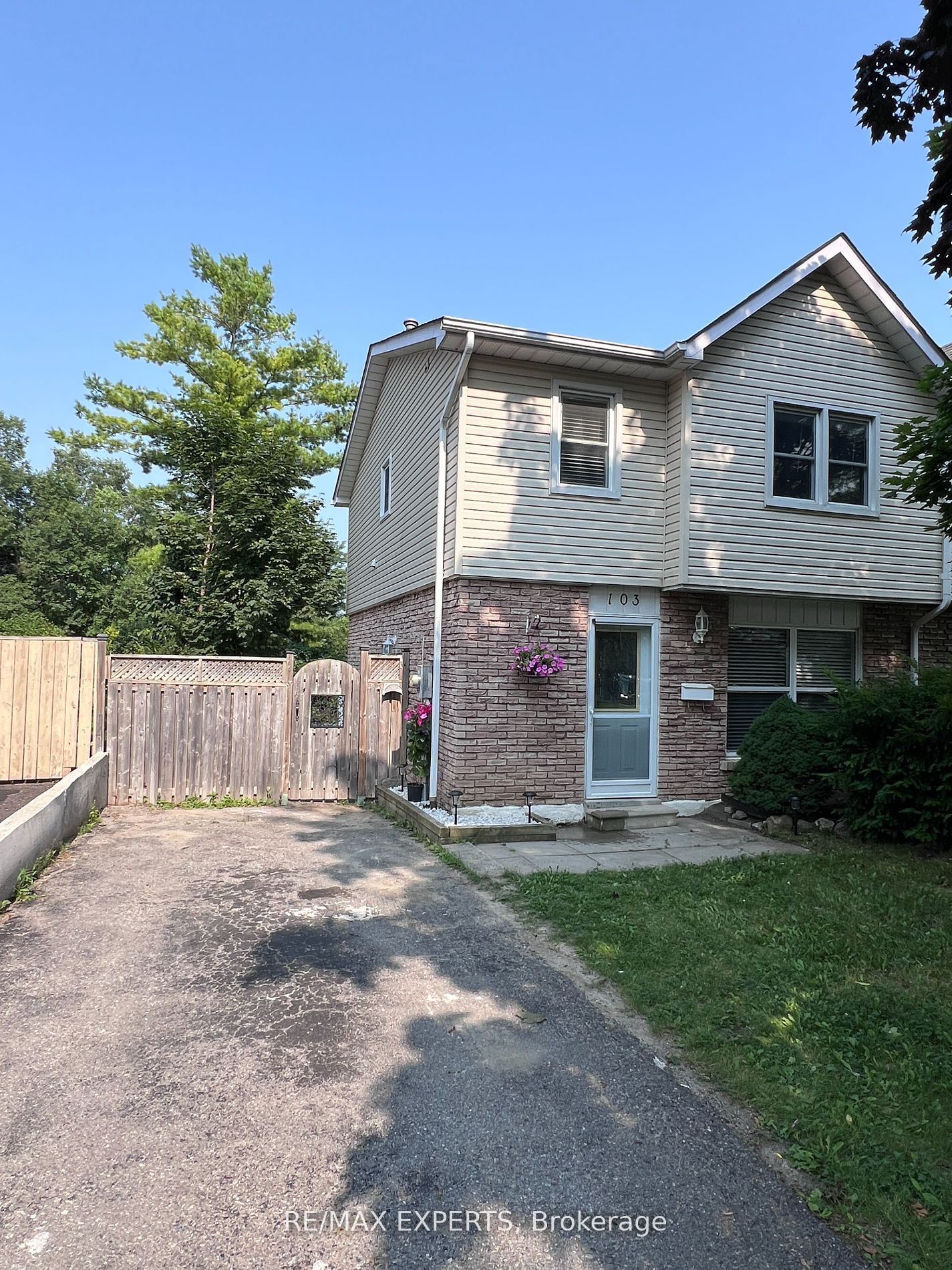 103 Guthrie Crescent Property Photo 1