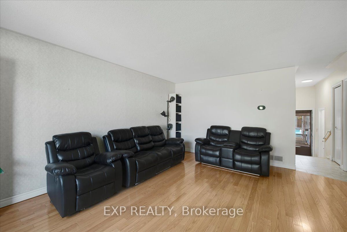 376 Surrey Drive Property Photo 5