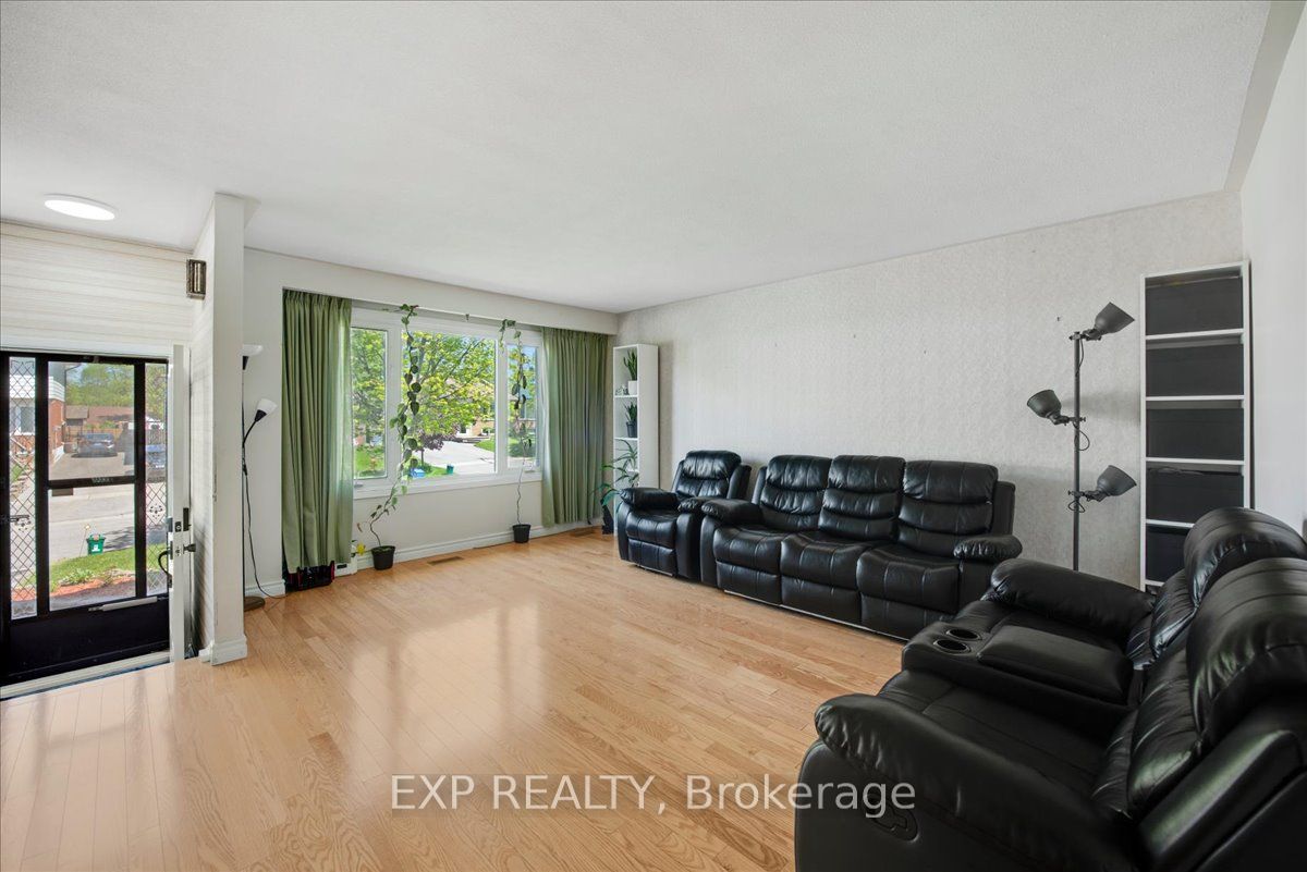 376 Surrey Drive Property Photo 7