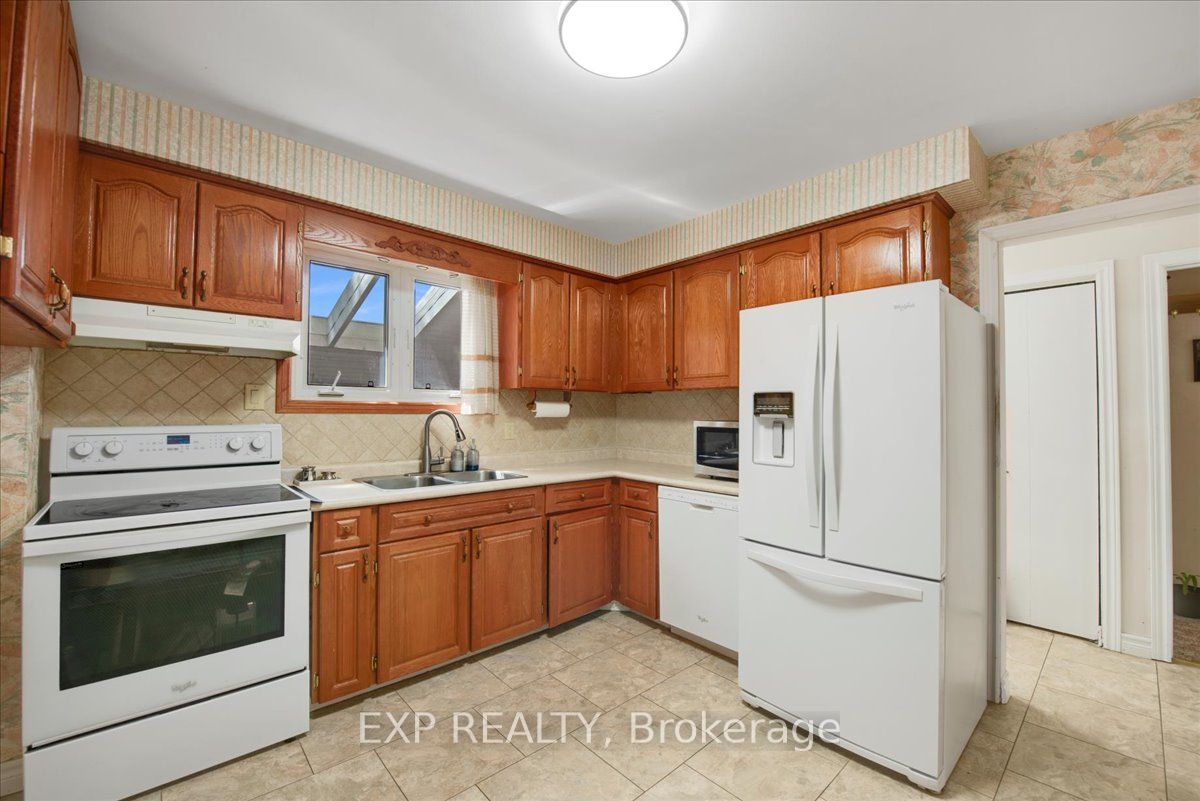 376 Surrey Drive Property Photo 8