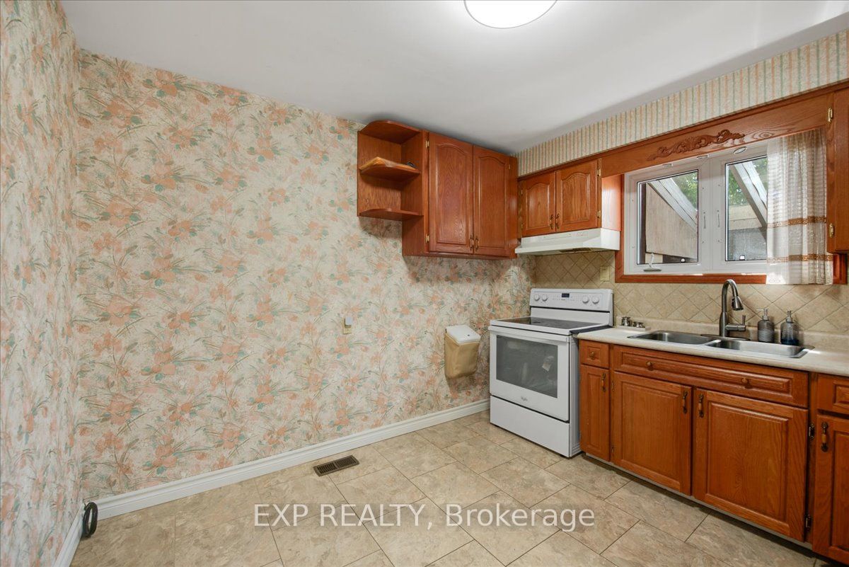 376 Surrey Drive Property Photo 9
