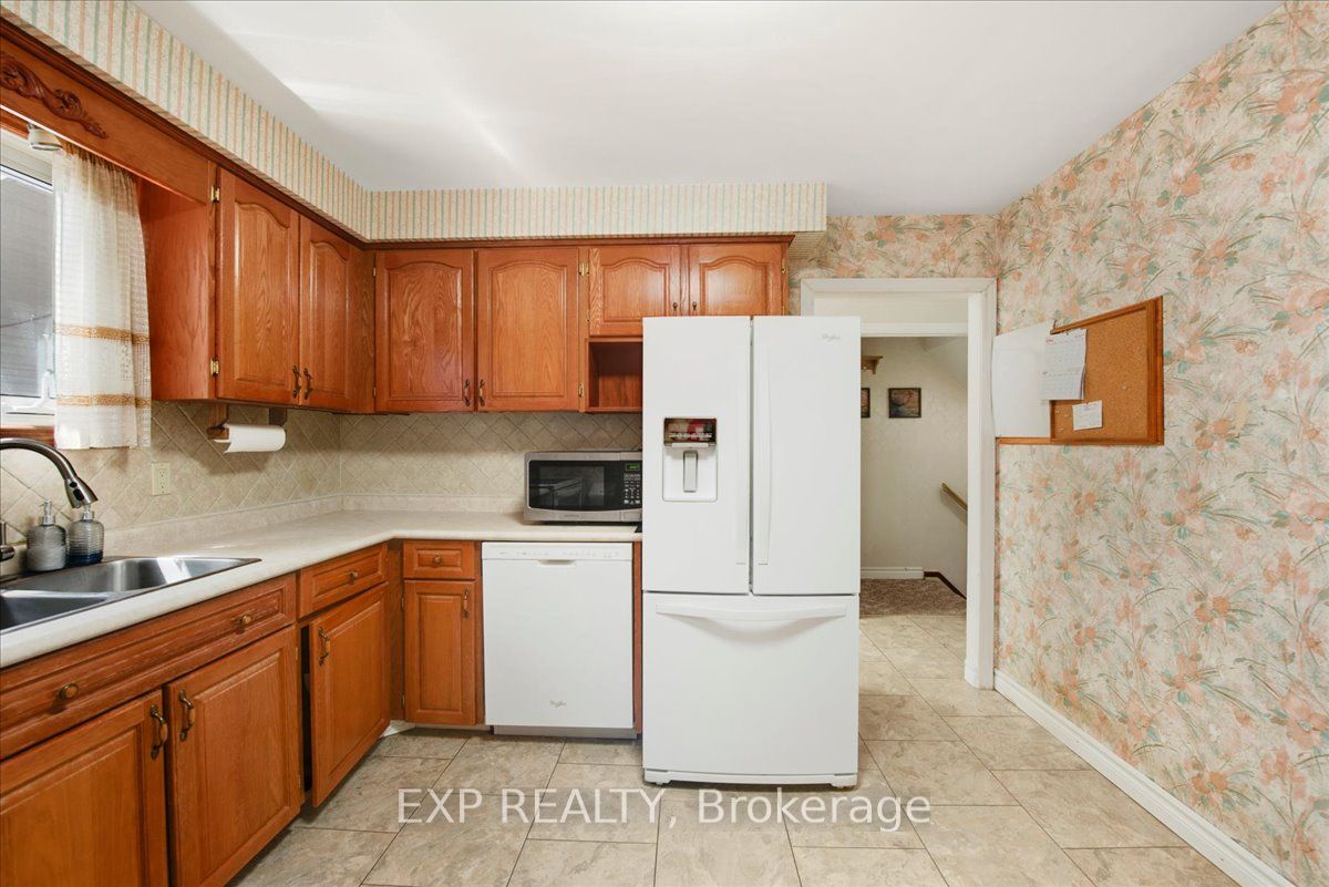 376 Surrey Drive Property Photo 10