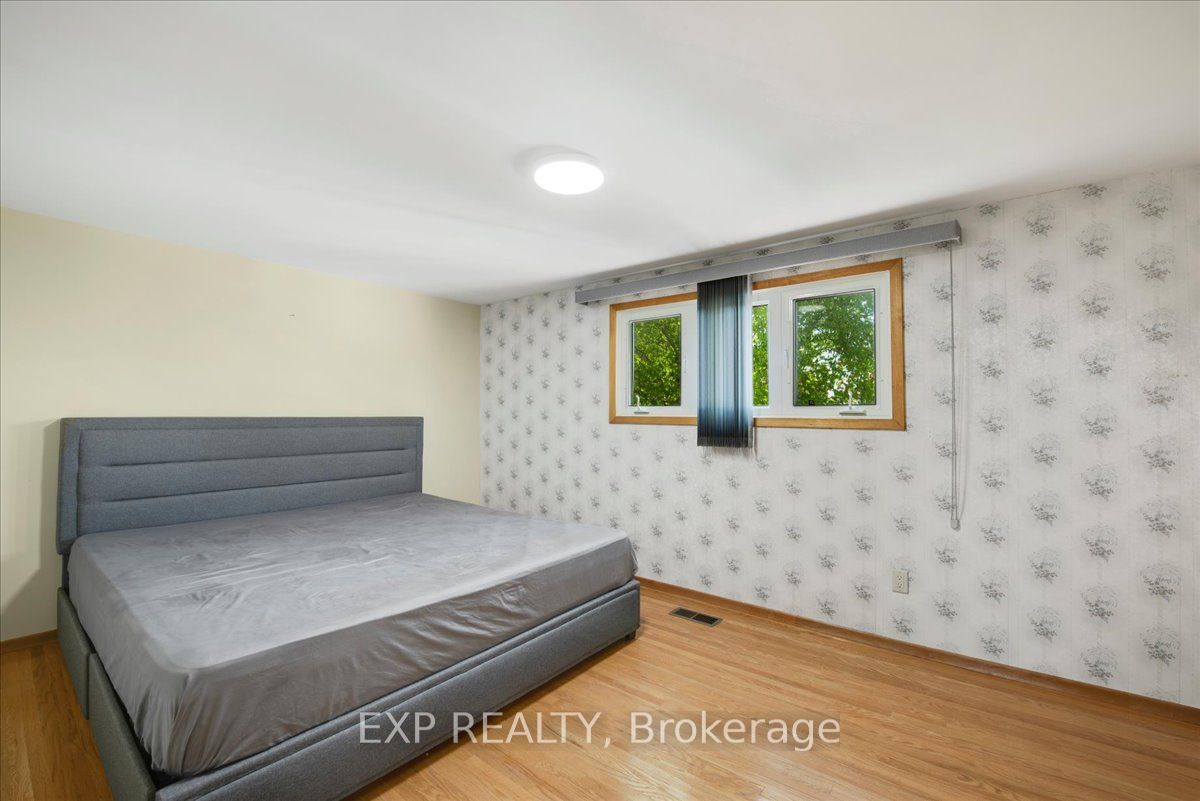 376 Surrey Drive Property Photo 15