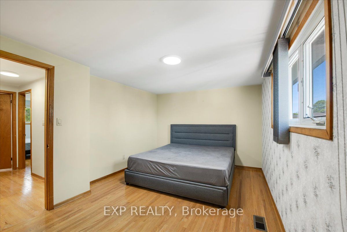 376 Surrey Drive Property Photo 16