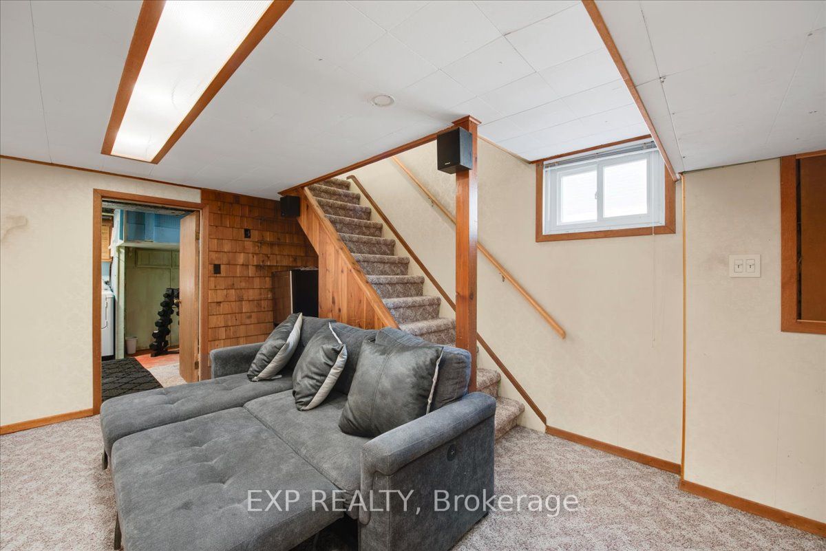 376 Surrey Drive Property Photo 25