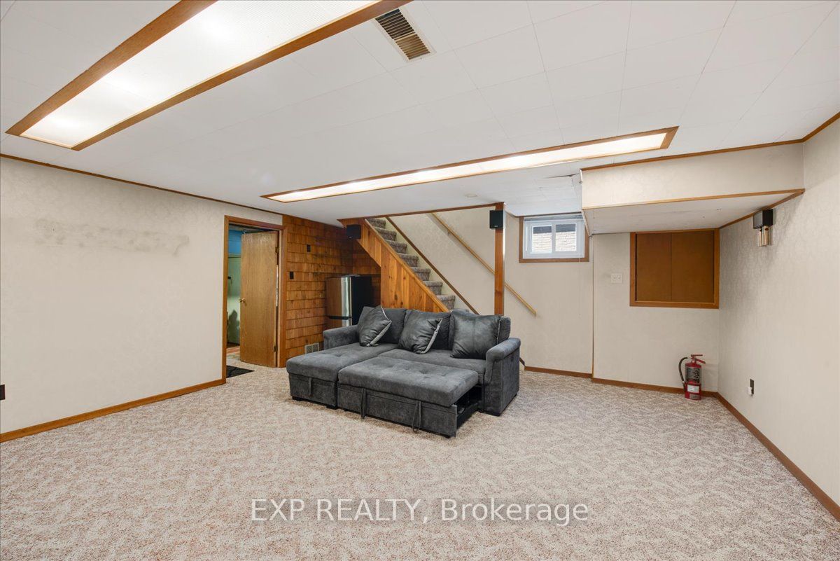 376 Surrey Drive Property Photo 27