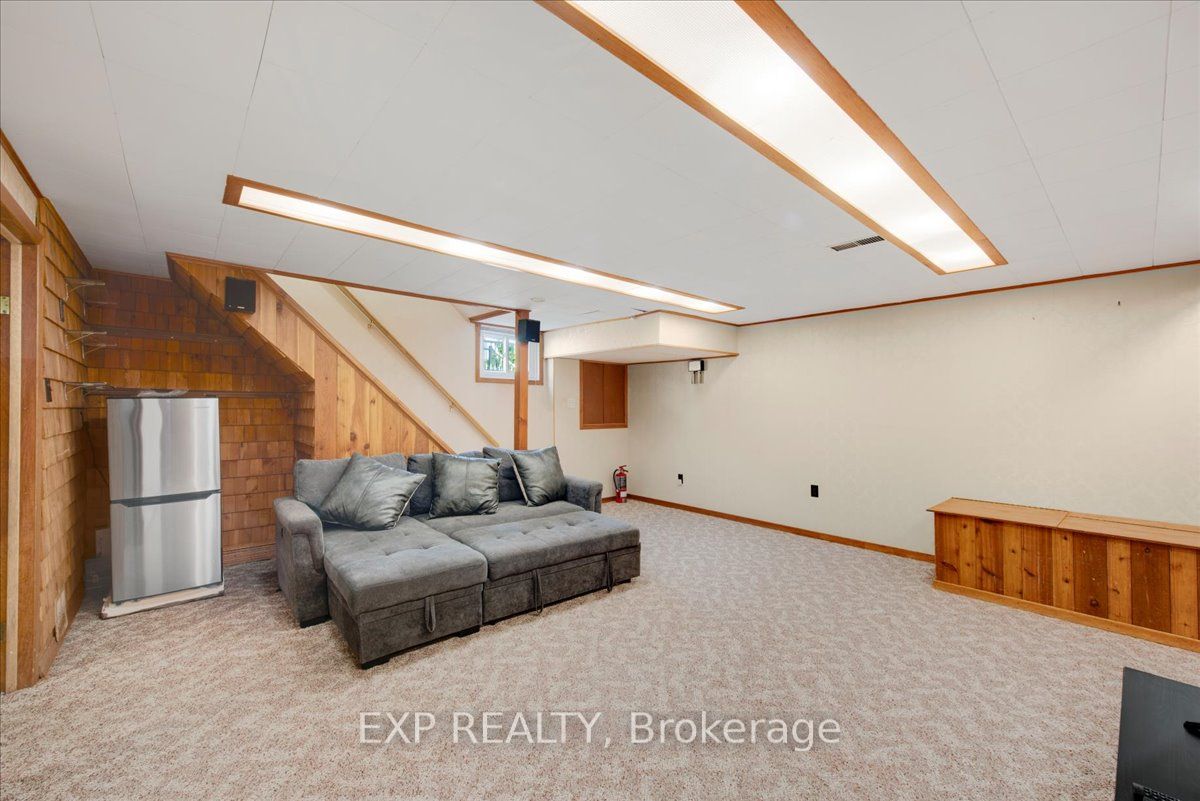 376 Surrey Drive Property Photo 31