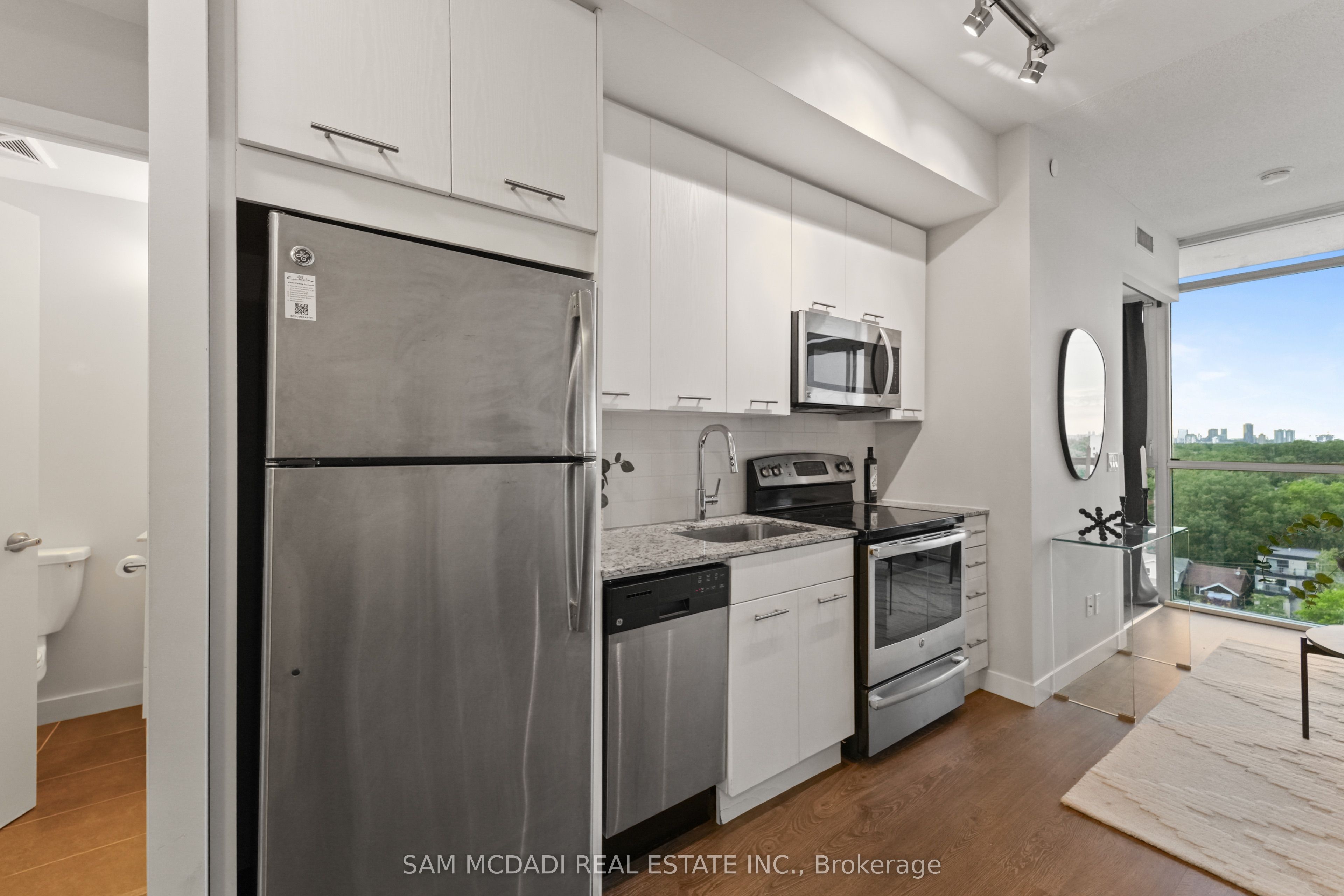 2055 Danforth Avenue 903 Property Photo 8