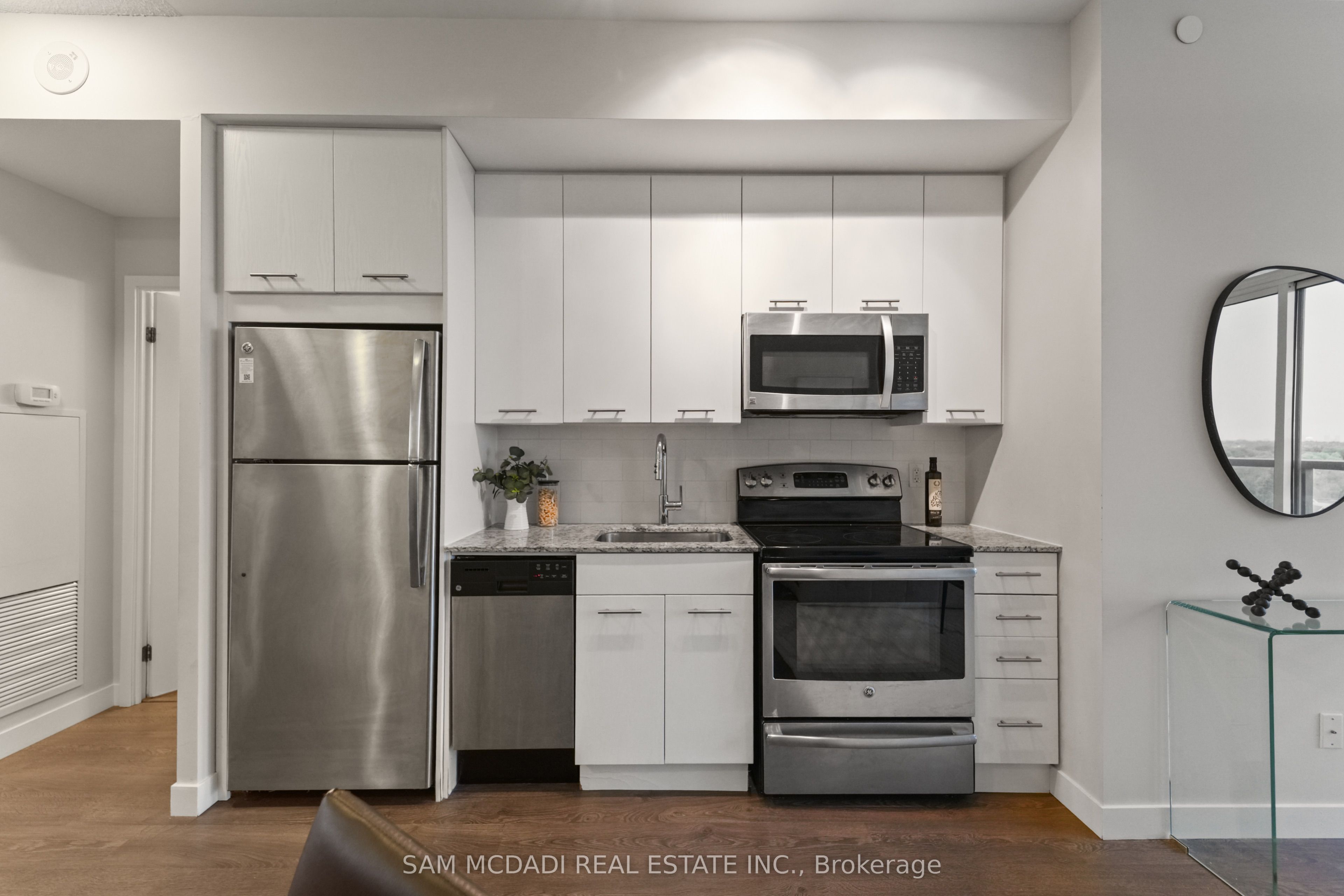 2055 Danforth Avenue 903 Property Photo 10