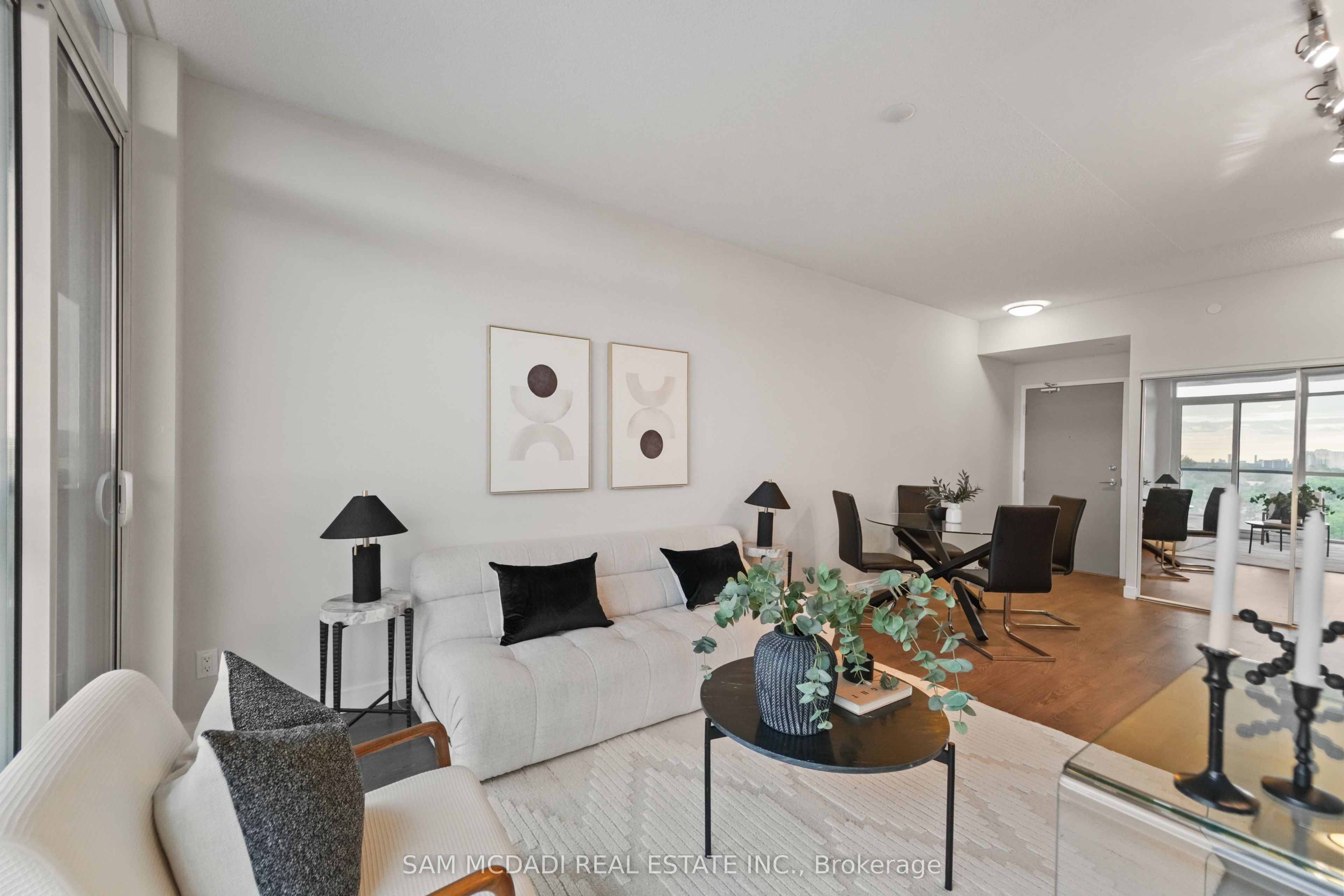 2055 Danforth Avenue 903 Property Photo 14