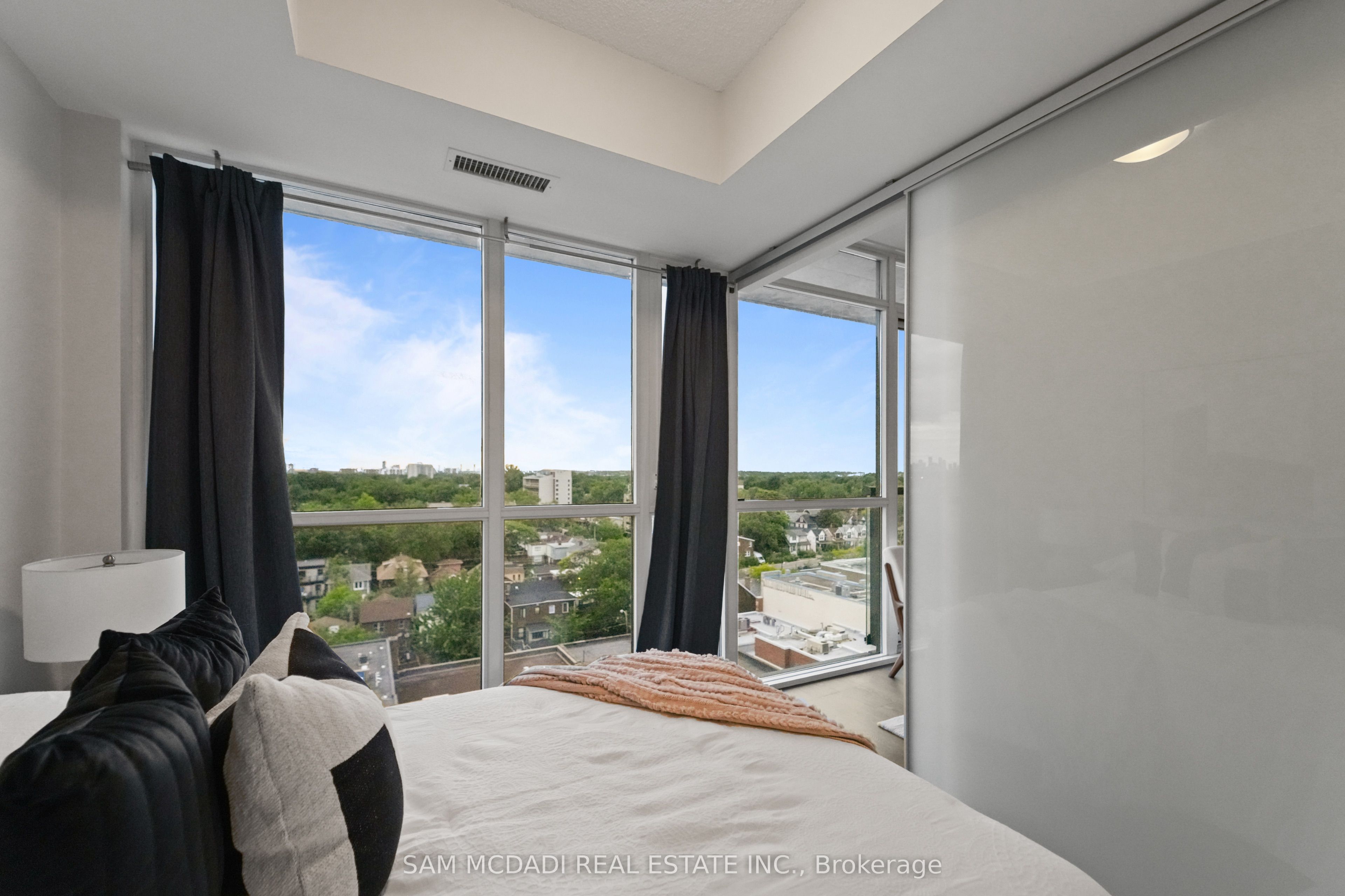 2055 Danforth Avenue 903 Property Photo 16