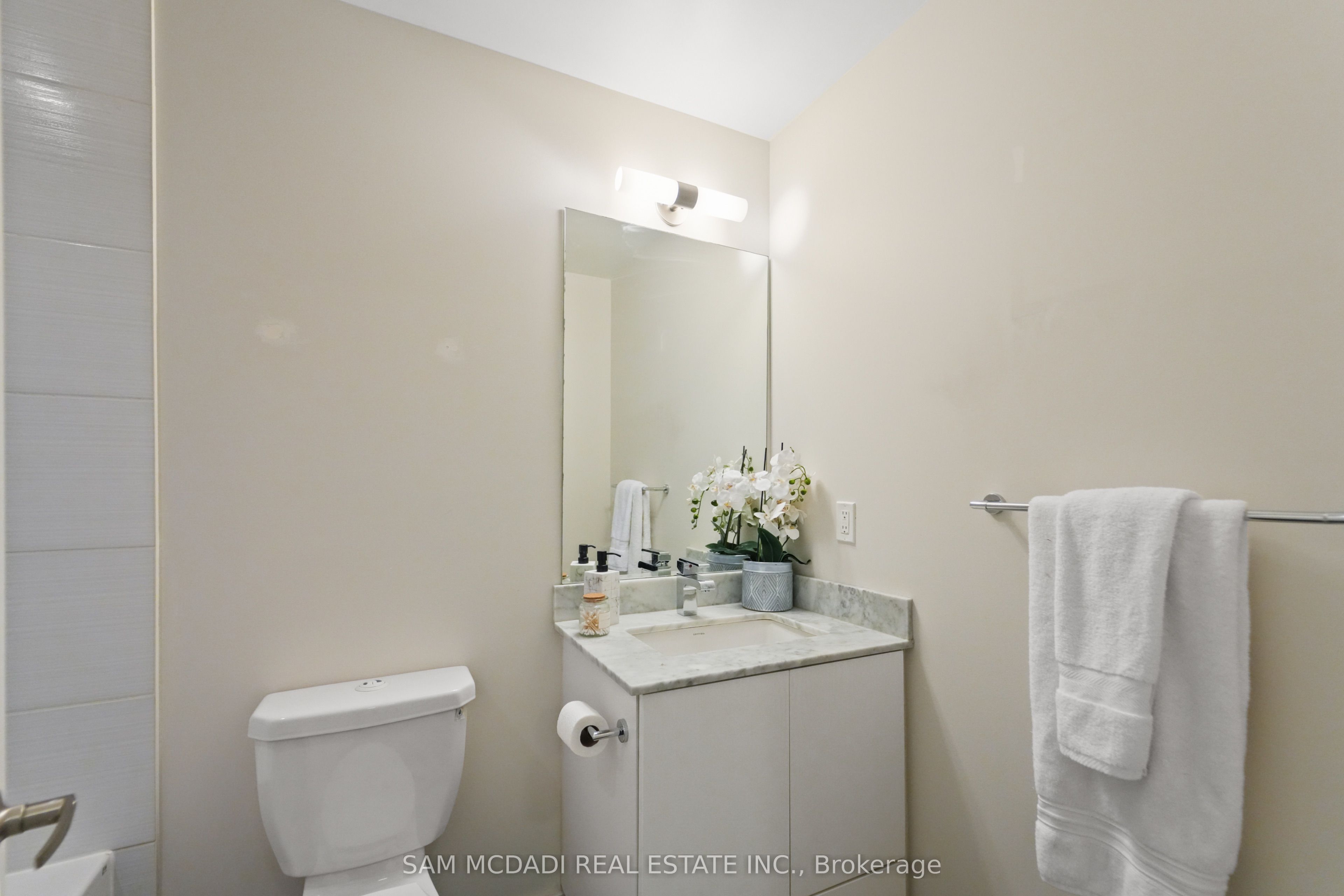 2055 Danforth Avenue 903 Property Photo 17