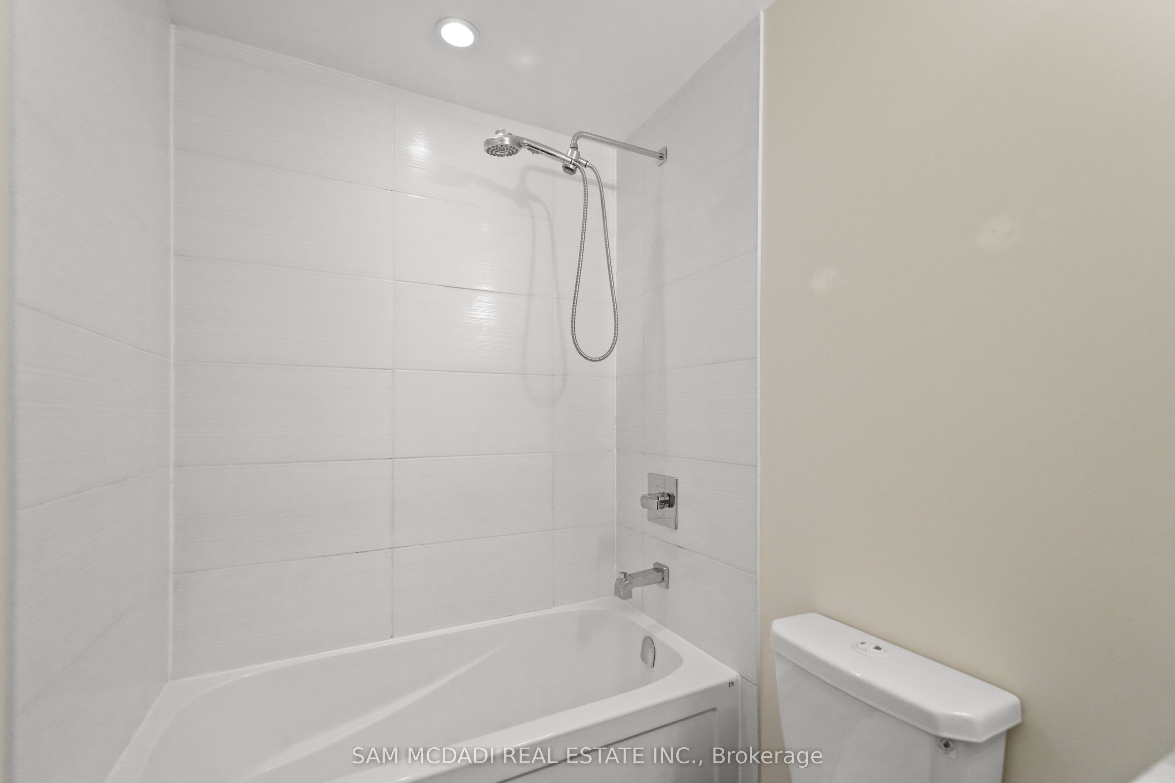 2055 Danforth Avenue 903 Property Photo 18