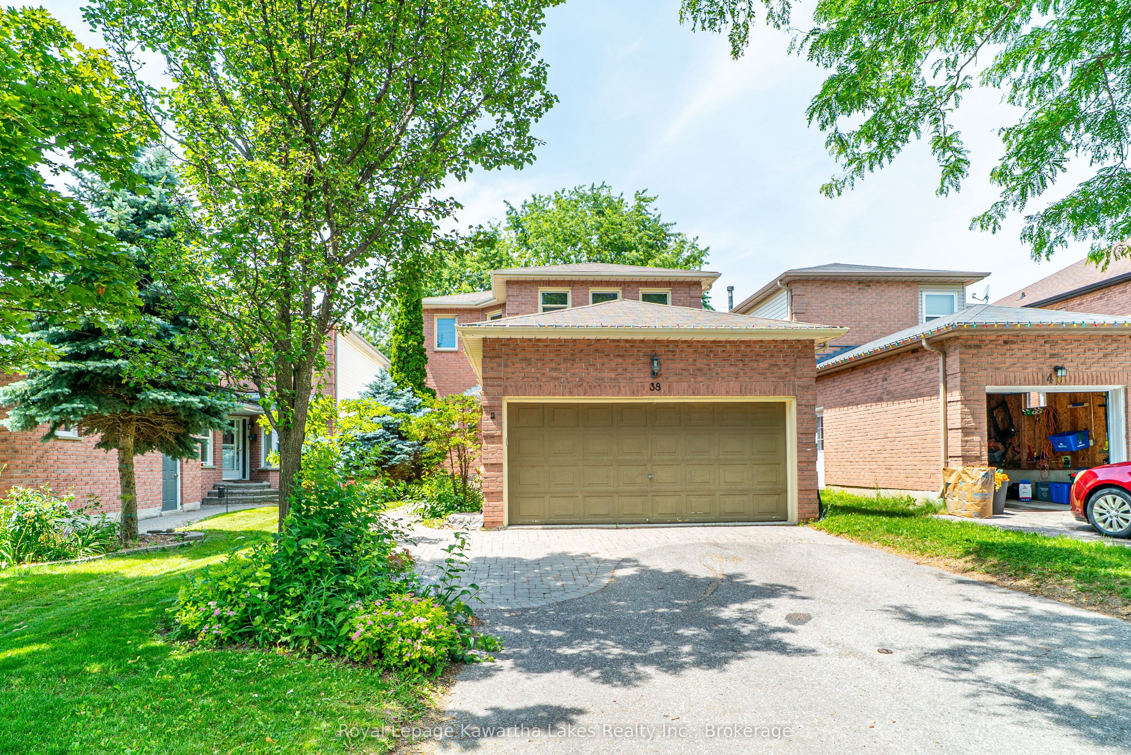 38 Lipton Crescent Property Photo 1