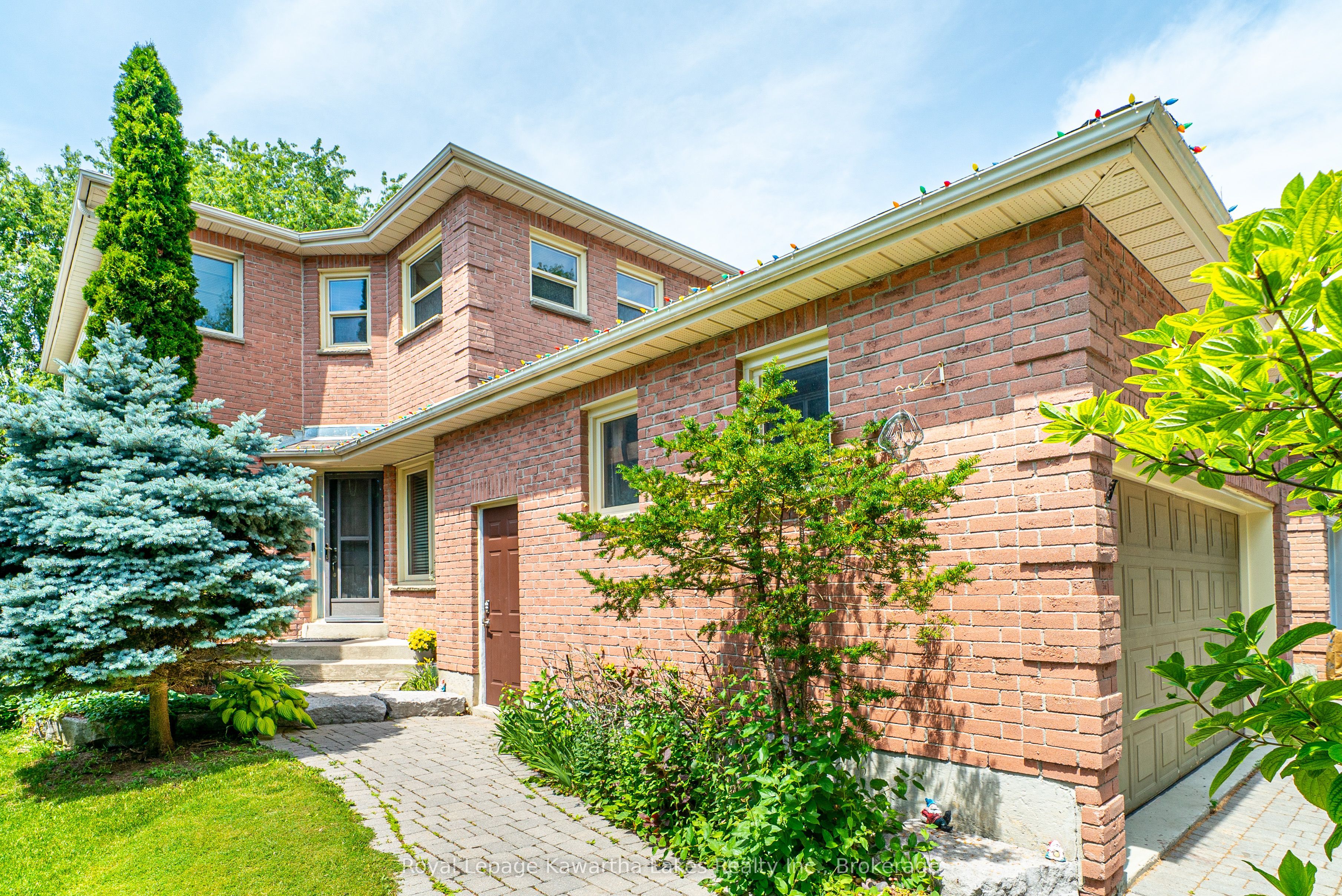 38 Lipton Crescent Property Photo 3