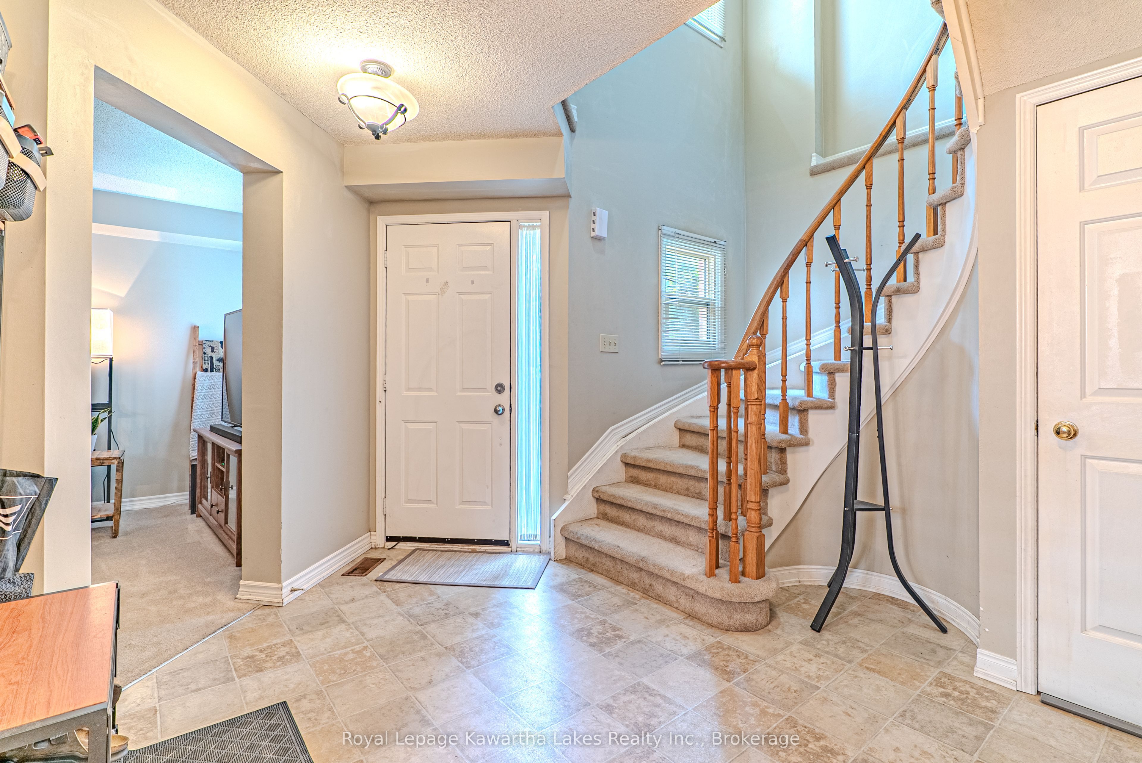 38 Lipton Crescent Property Photo 6
