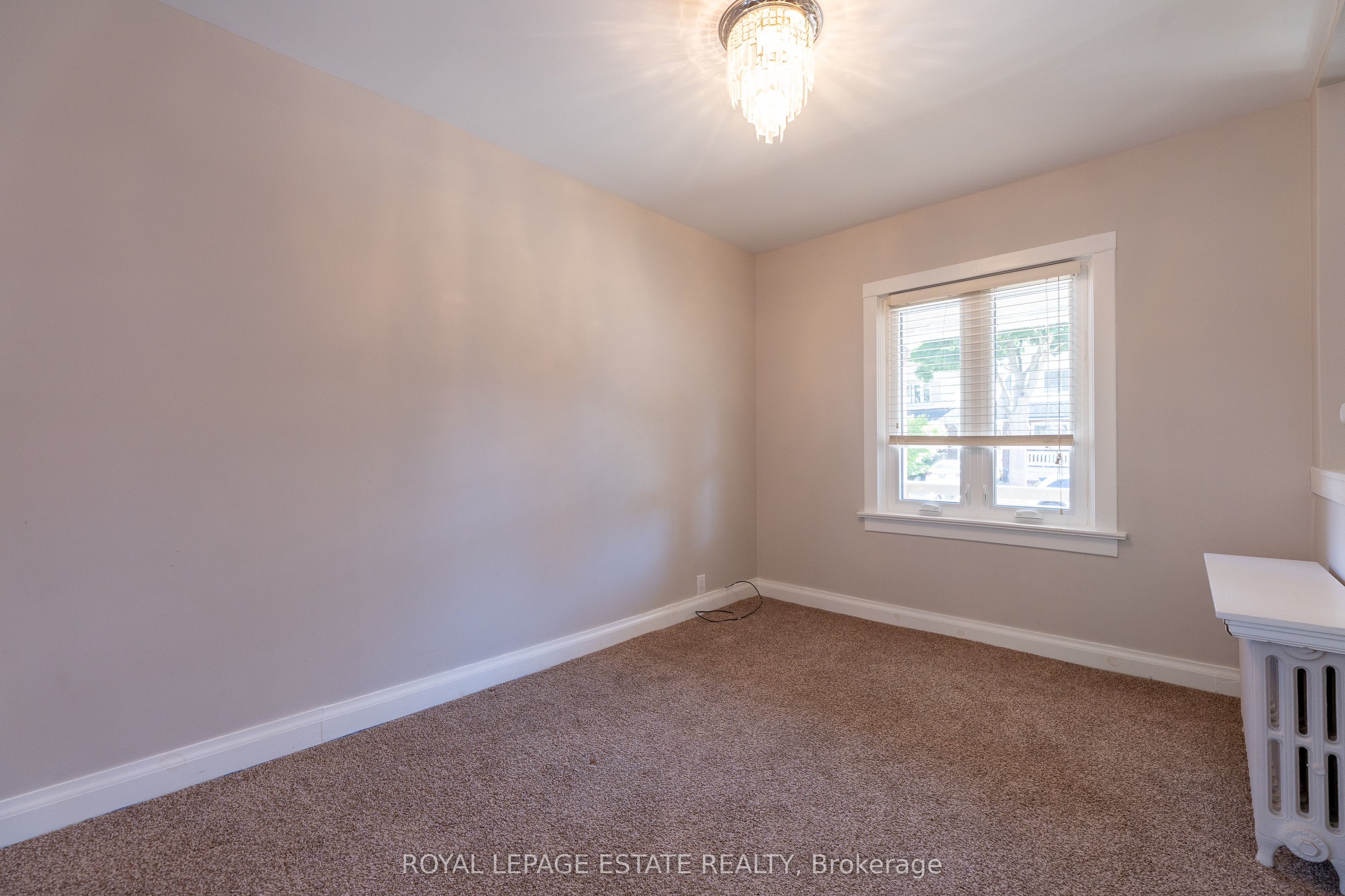 326 Monarch Park Avenue Property Photo 6