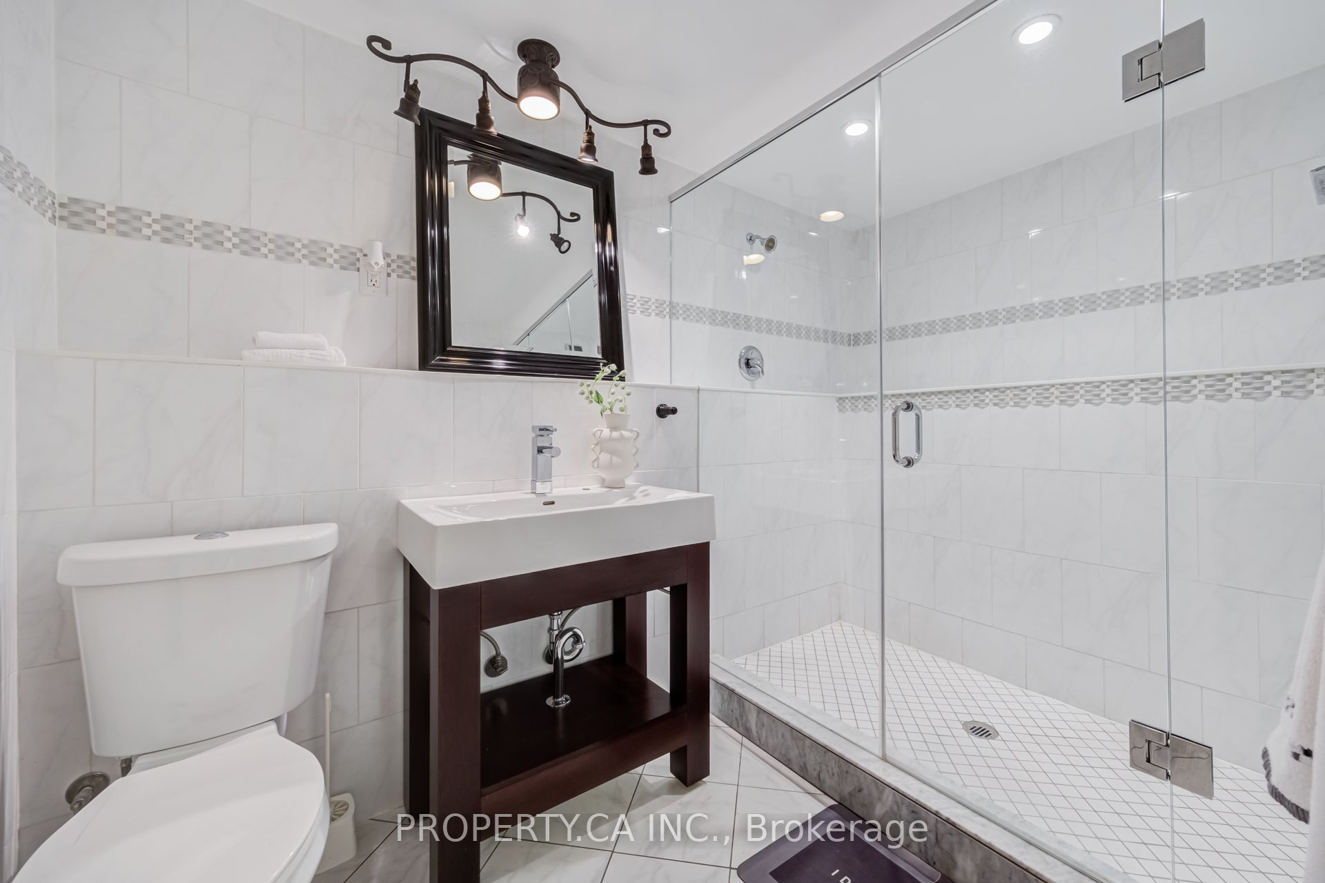 566 Rougemount Drive Property Photo 28