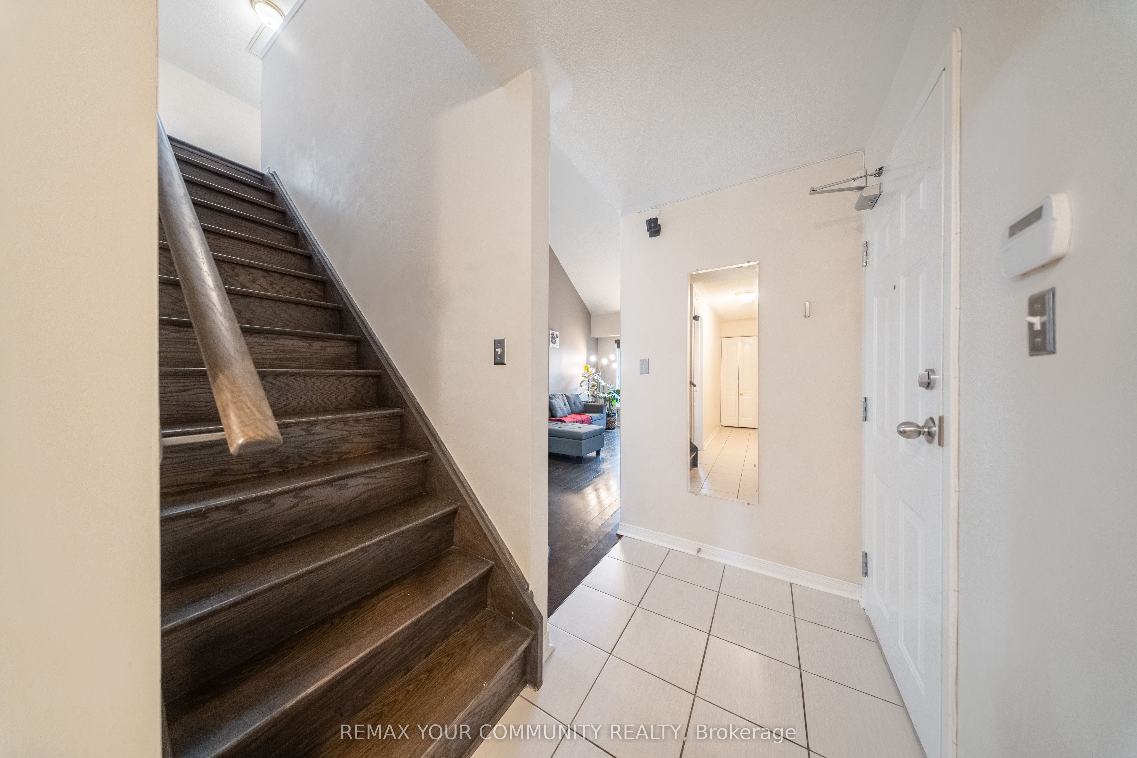651f Warden Avenue 48 Property Photo 6