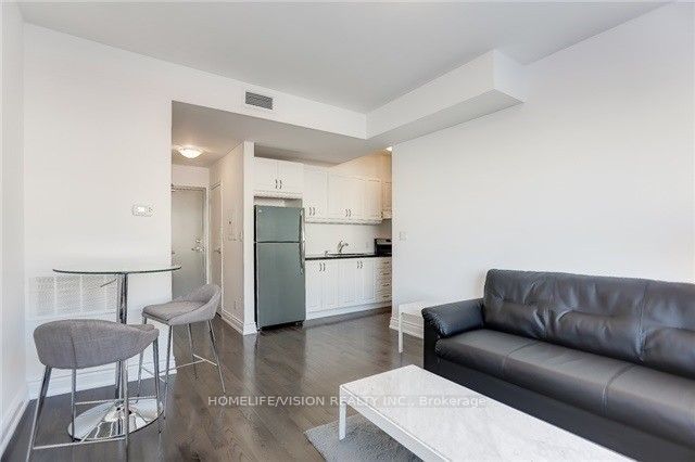 683 Danforth Avenue 201 Property Photo 4