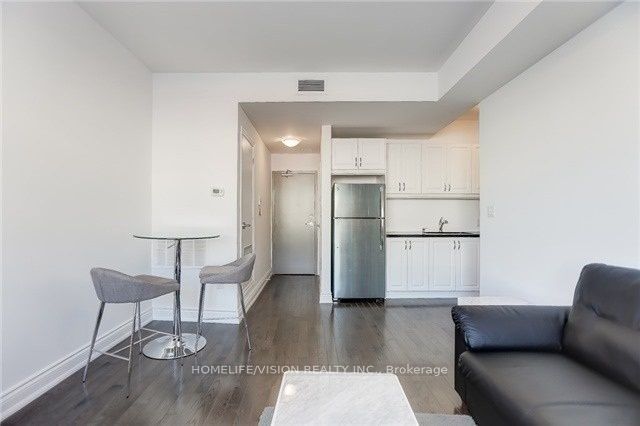 683 Danforth Avenue 201 Property Photo 5