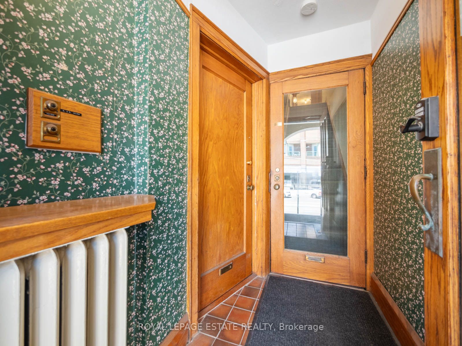2275 Queen Street E Property Photo 5