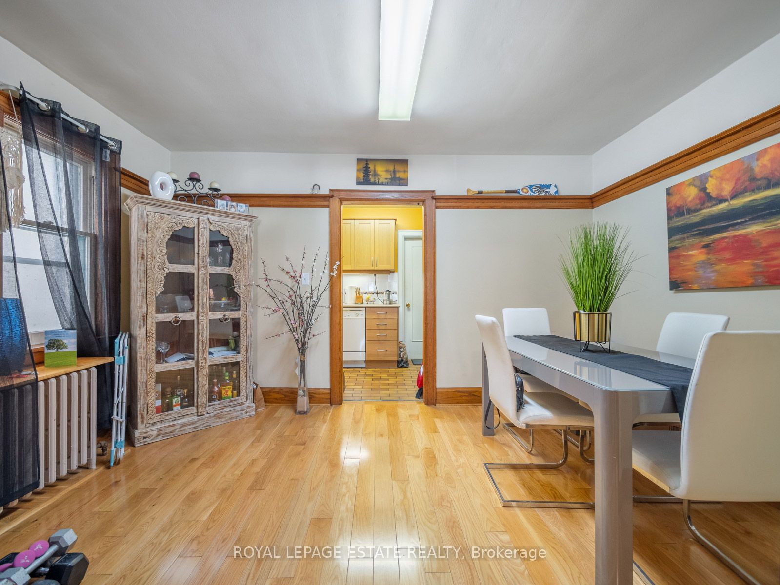 2275 Queen Street E Property Photo 9
