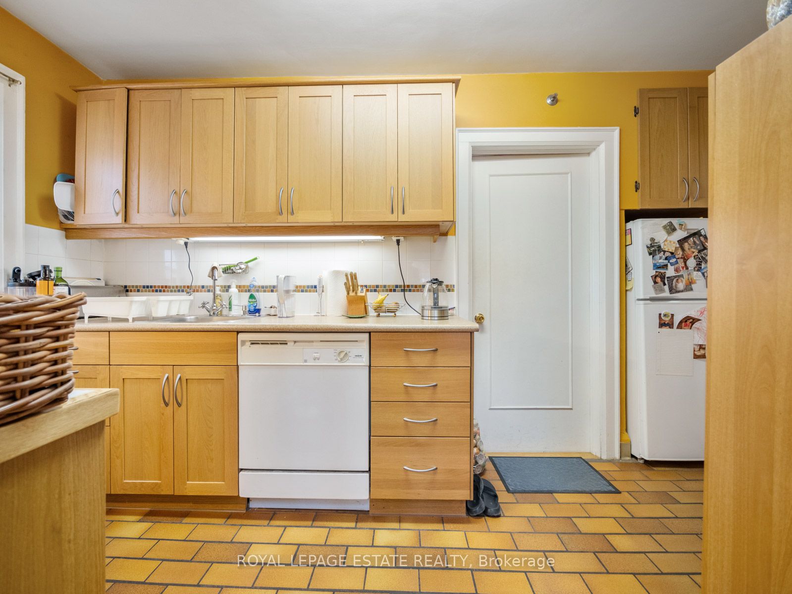 2275 Queen Street E Property Photo 12