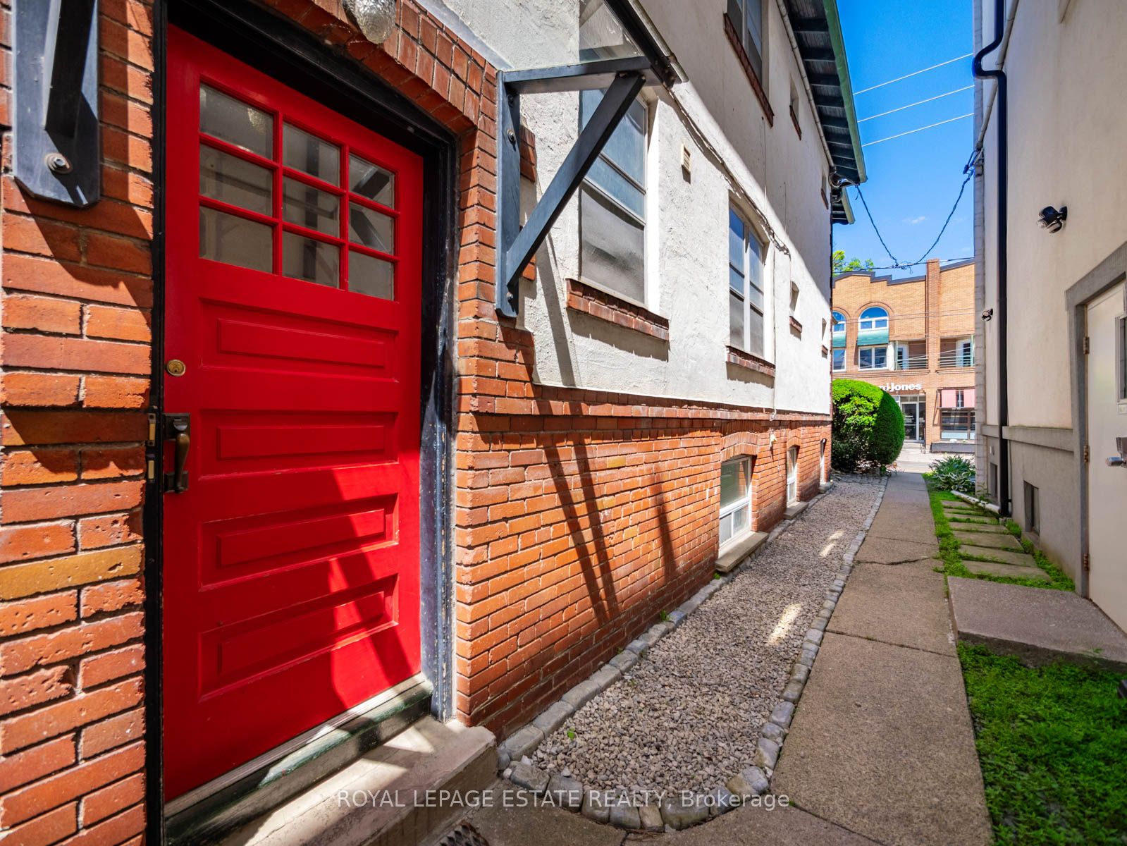 2275 Queen Street E Property Photo 37