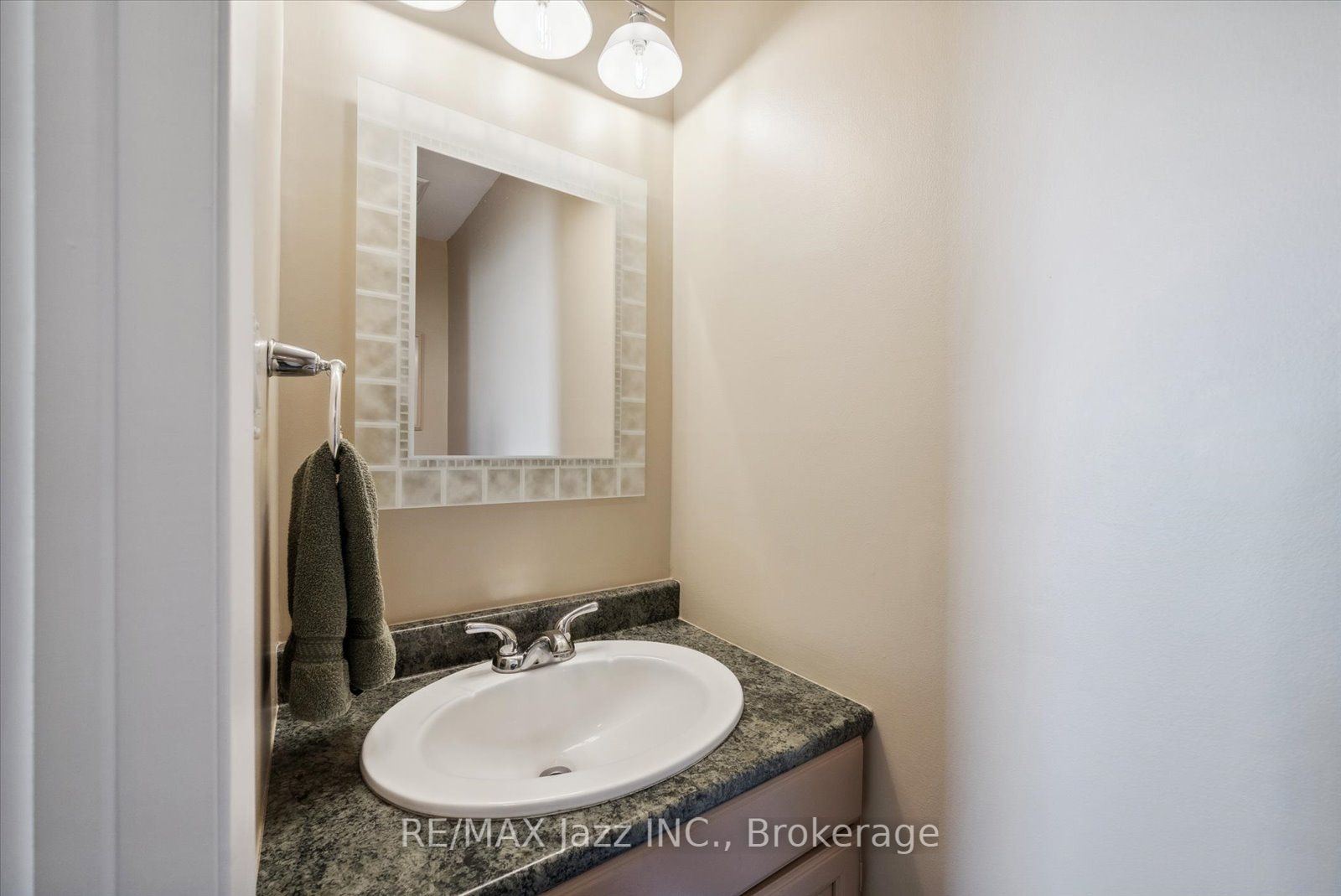 8733 Leskard Road Property Photo 14