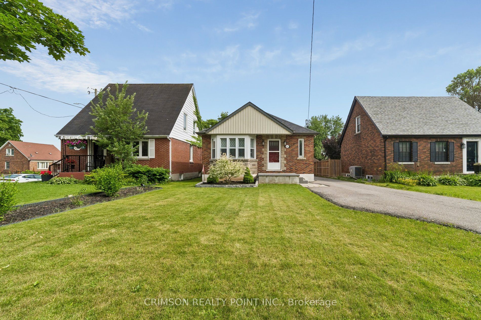 503 Athol Street E Property Photo 2