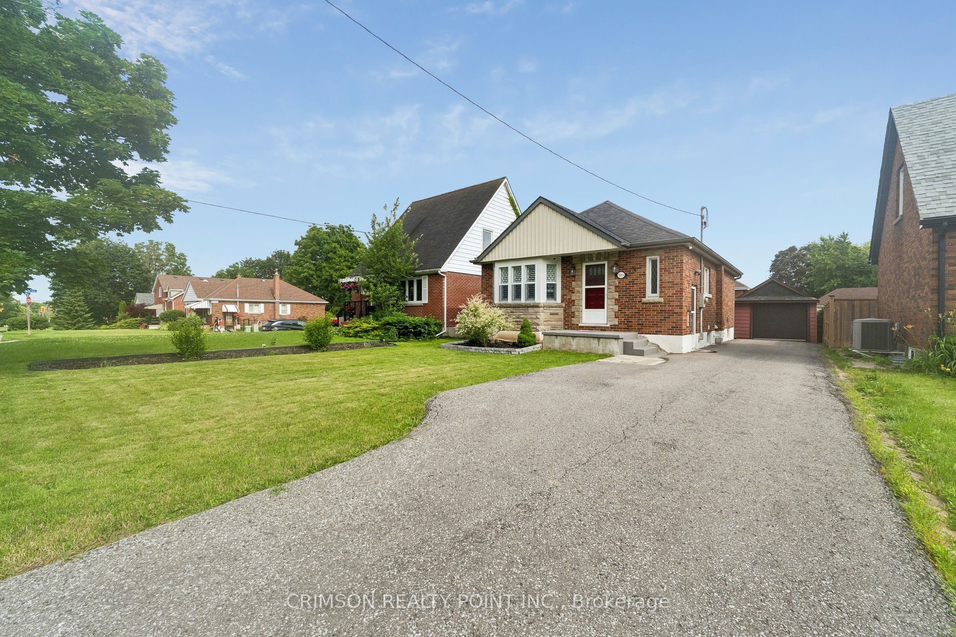 503 Athol Street E Property Photo 3