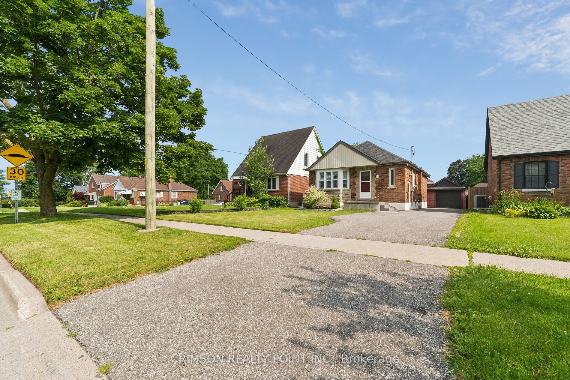 503 Athol Street E Property Photo 4
