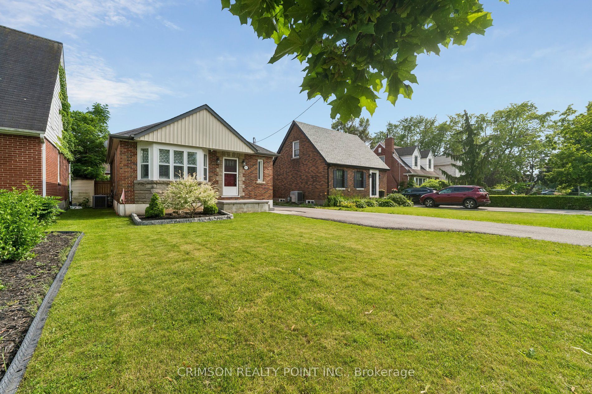 503 Athol Street E Property Photo 5