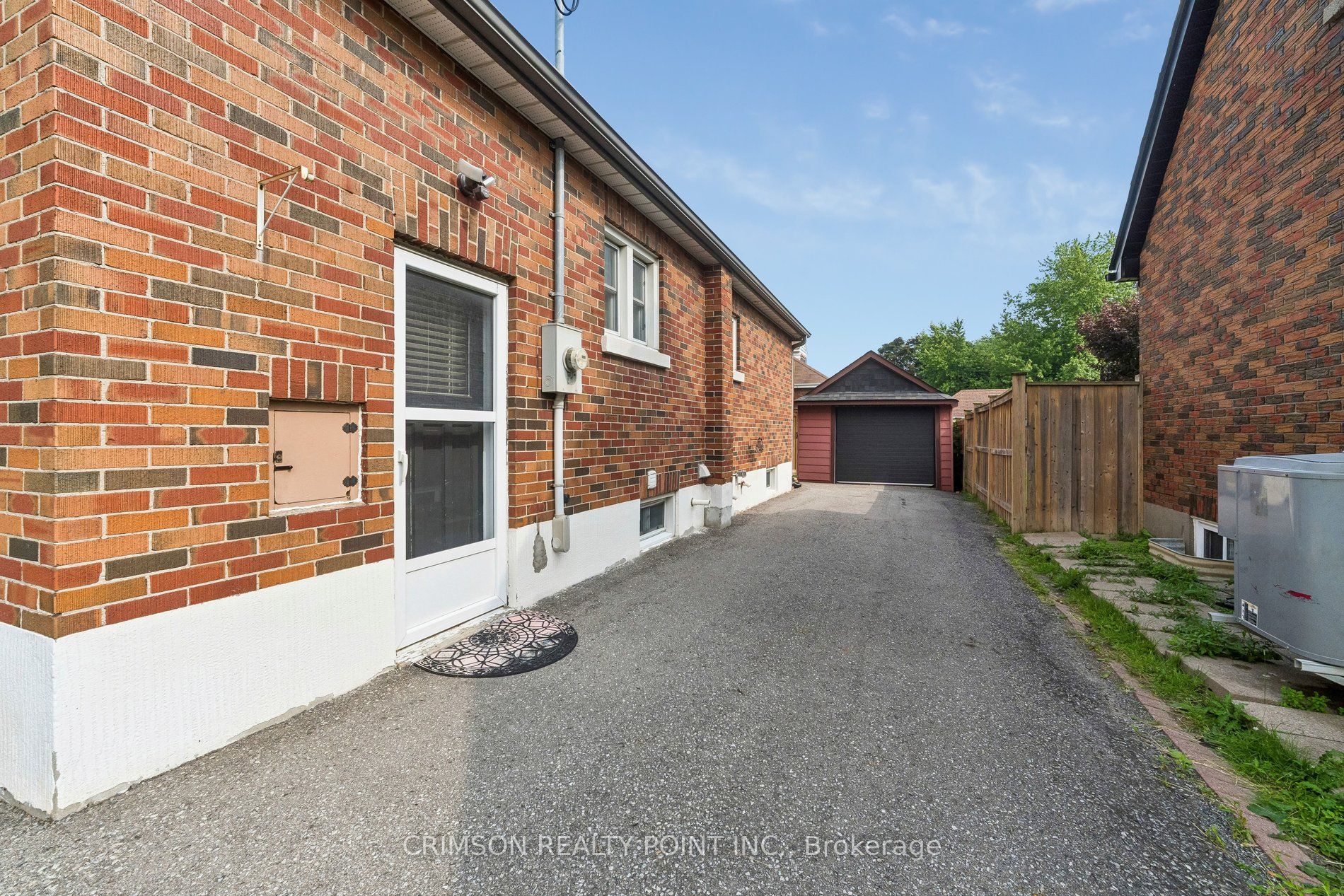503 Athol Street E Property Photo 6