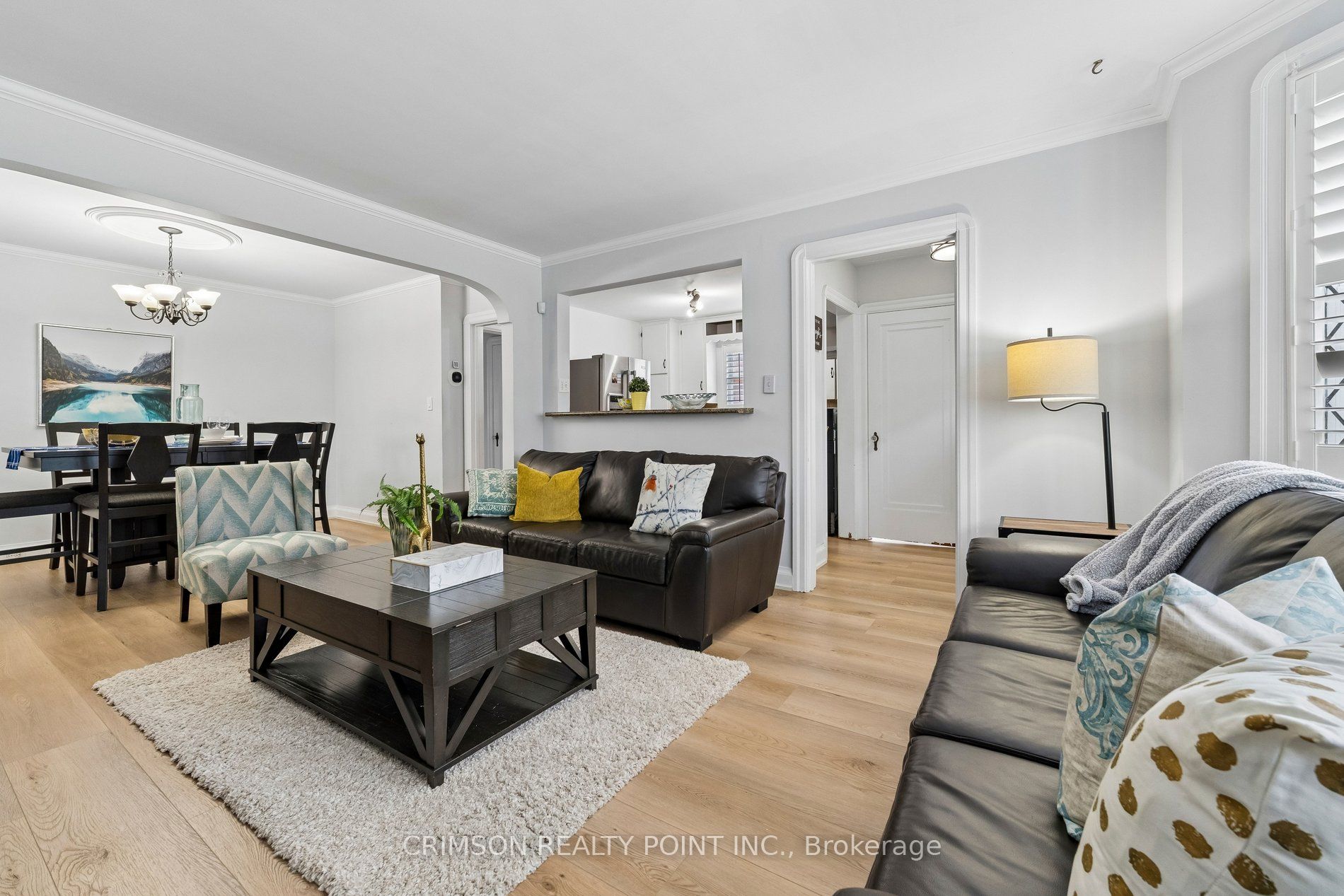 503 Athol Street E Property Photo 8