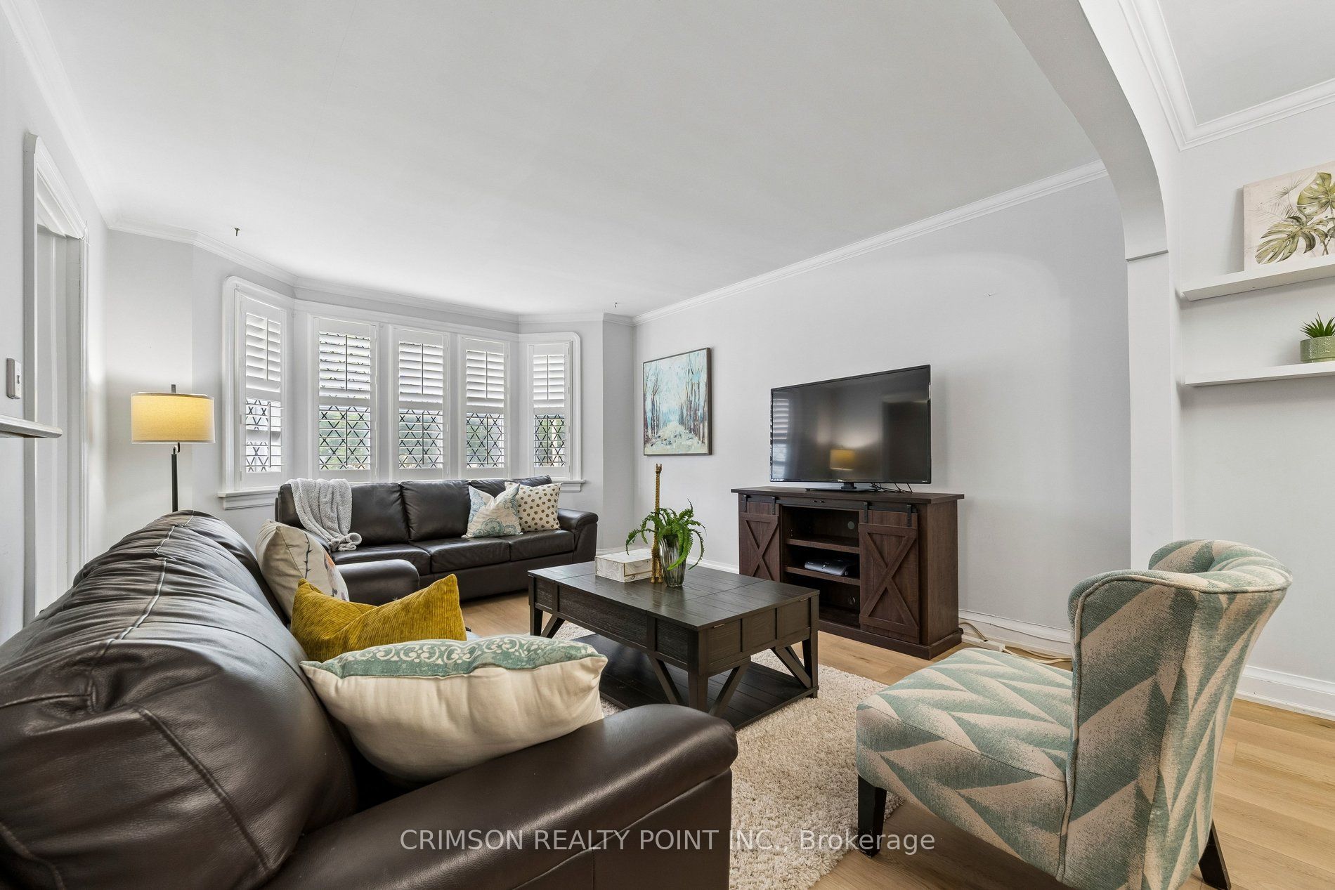 503 Athol Street E Property Photo 11